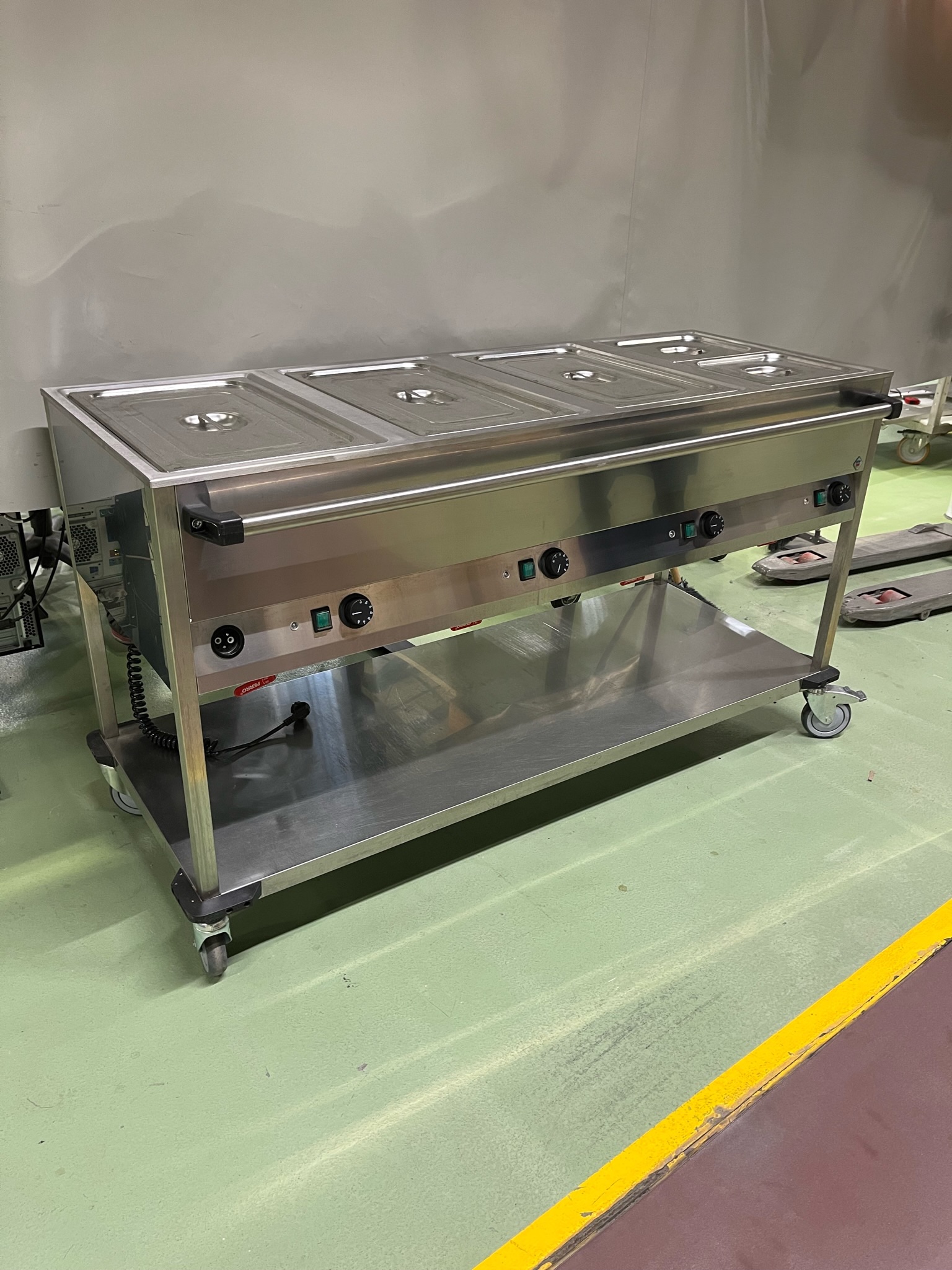 SELT / SOLD Hitaborð frá RM GASTRO
