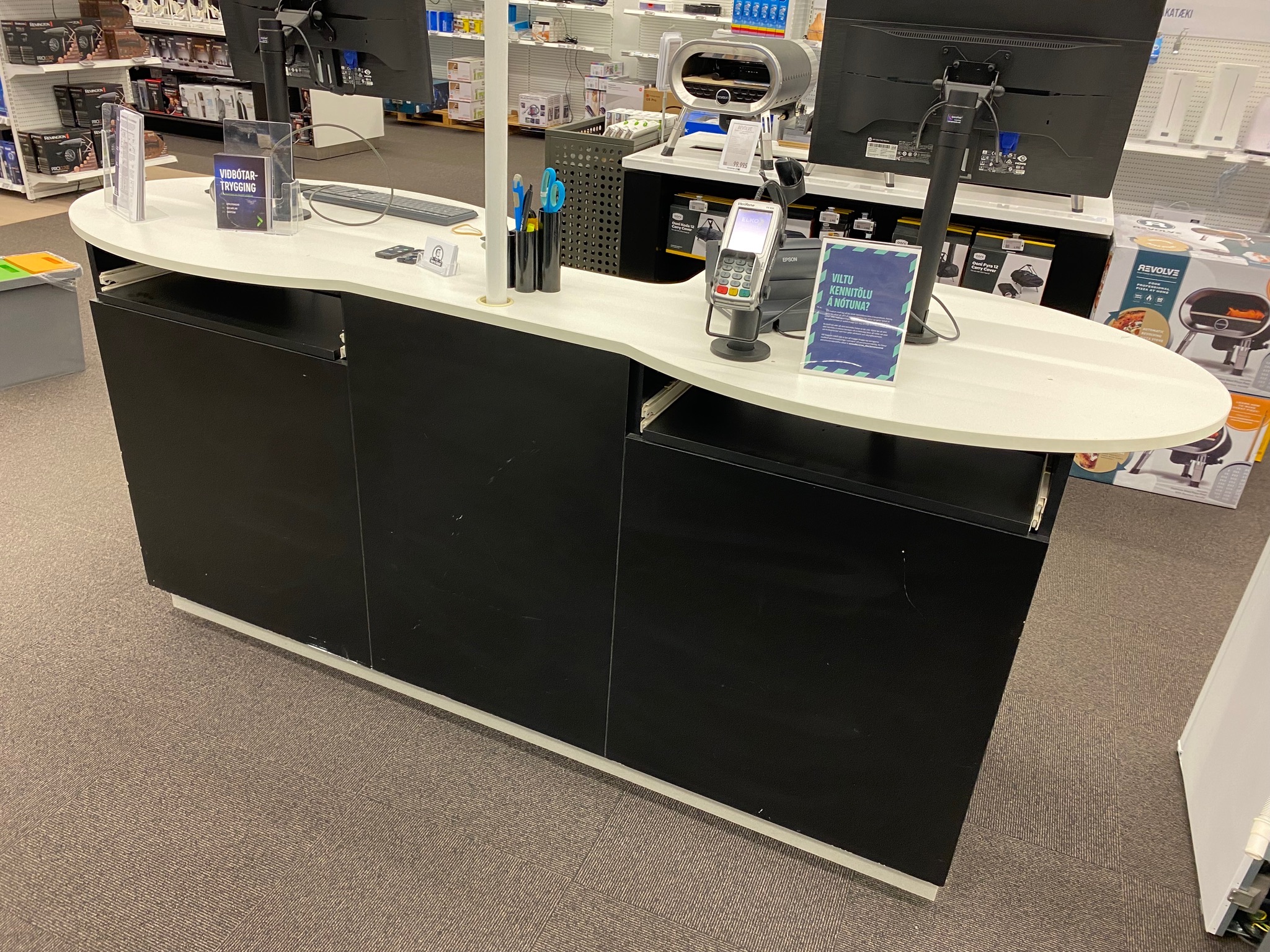 SELT / SOLD Afgreiðslustöðvar fyrir 2 starfsmenn, B245 x D80 x H103 sm. (5 stk.) 2