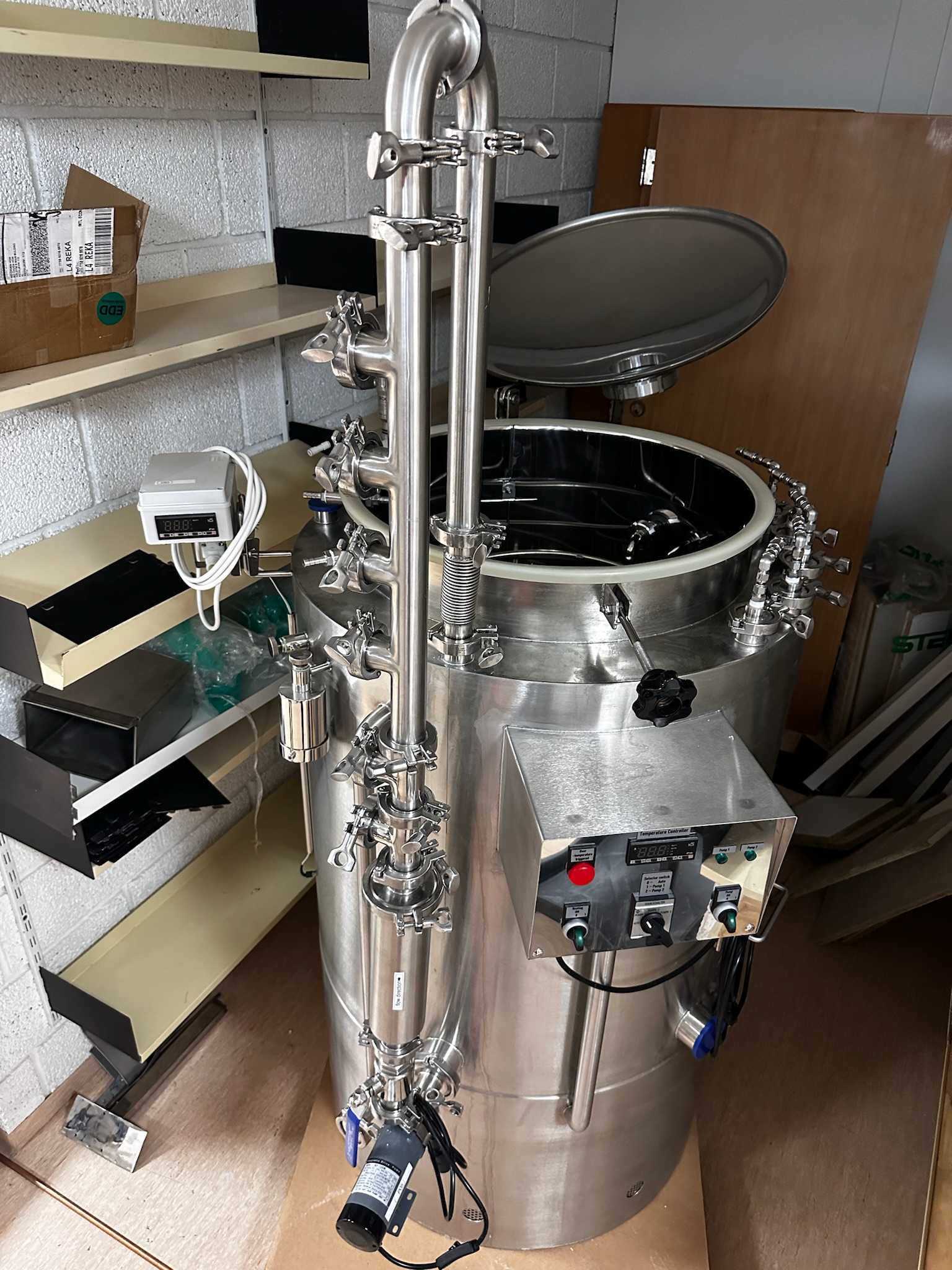 SELT / SOLD Breyttur 300L tankur notaður sem Bioreactor 2