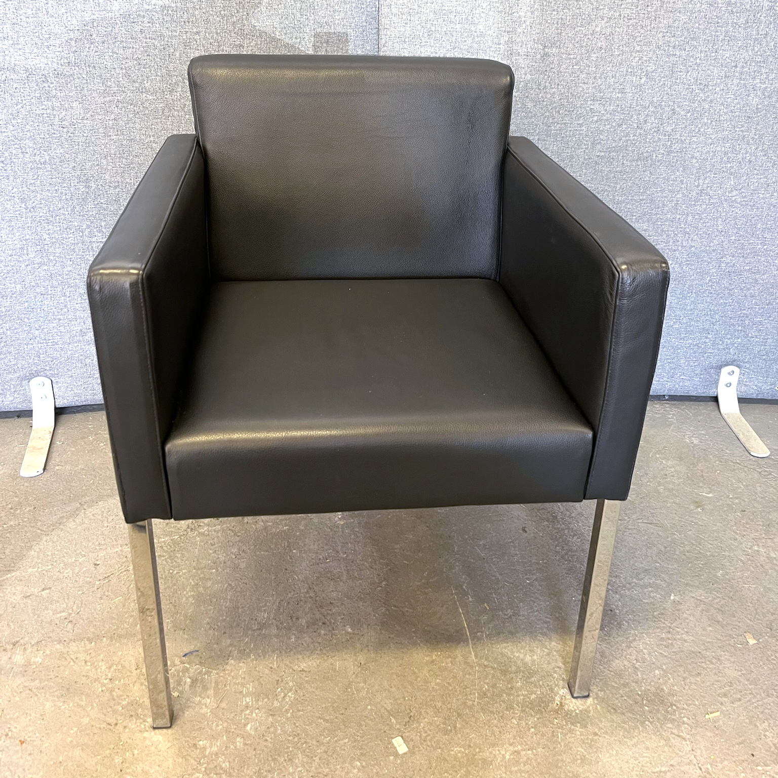 SELT / SOLD Sancal armstóll frá Módern