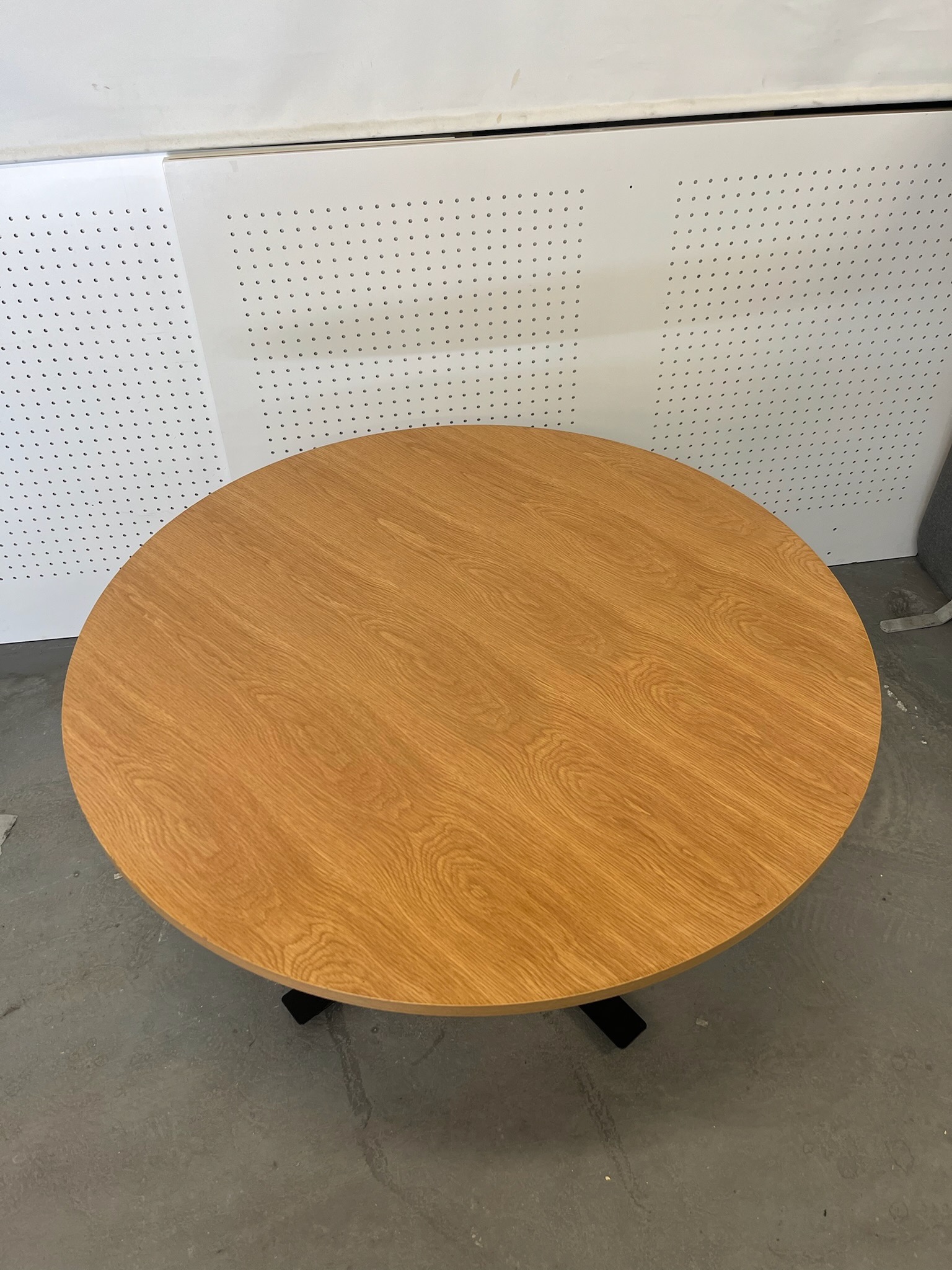 SELT / SOLD Hringborð frá Á. Guðmundsson, H73 Ø120 2
