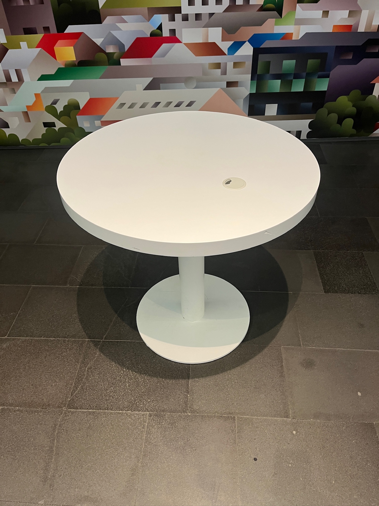 SELT / SOLD Hringborð, B80 x H76 sm.