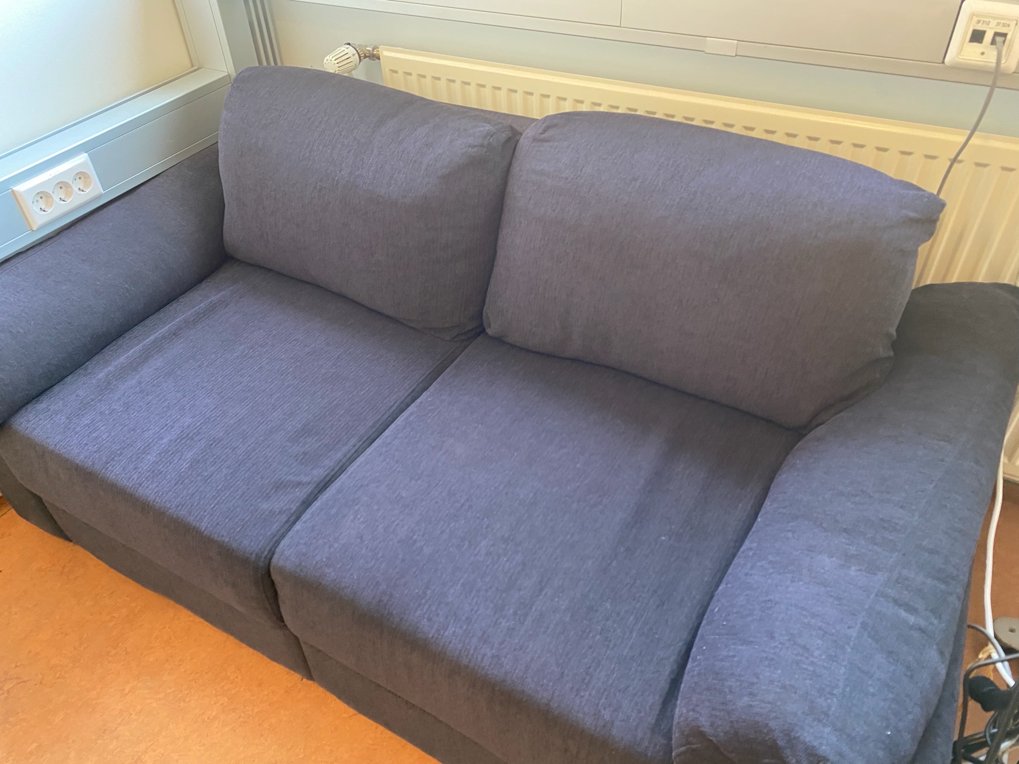 SELT / SOLD Sófi - blár - Alþingi 3
