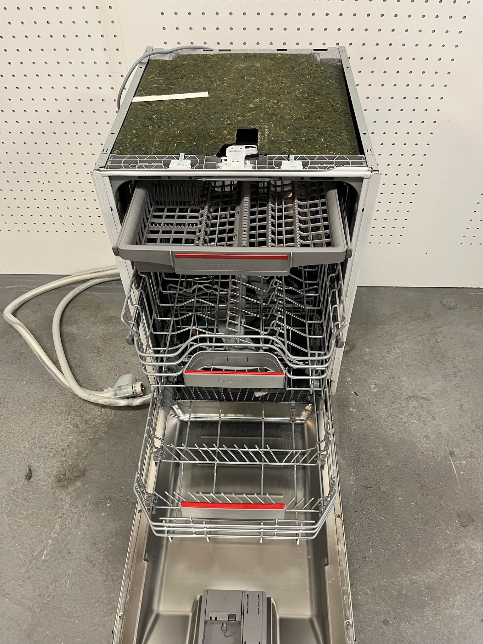 SELT / SOLD Bosch uppþvottavél, 45sm. 2