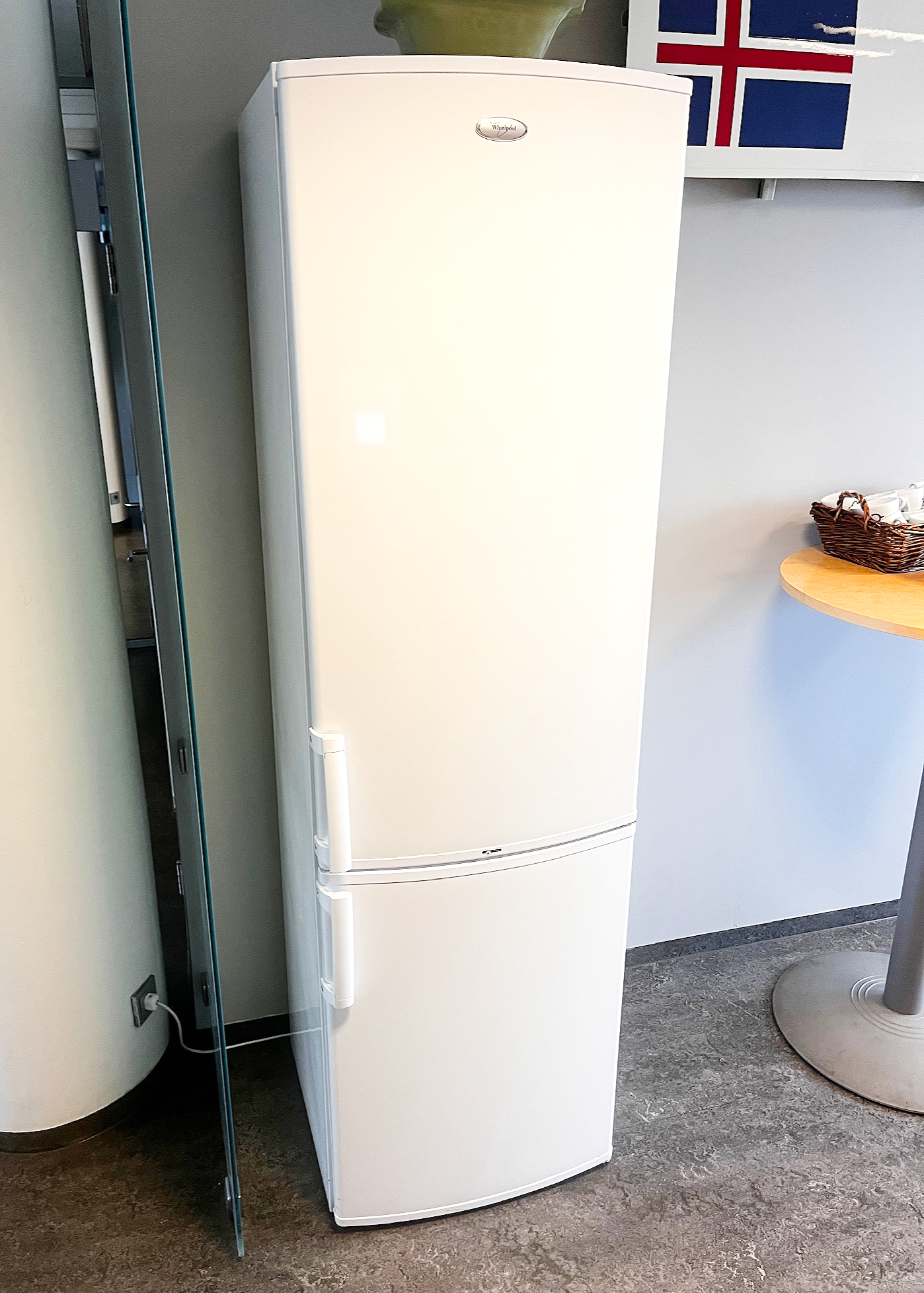 SELT / SOLD Whirlpool kæliskápur með frysti