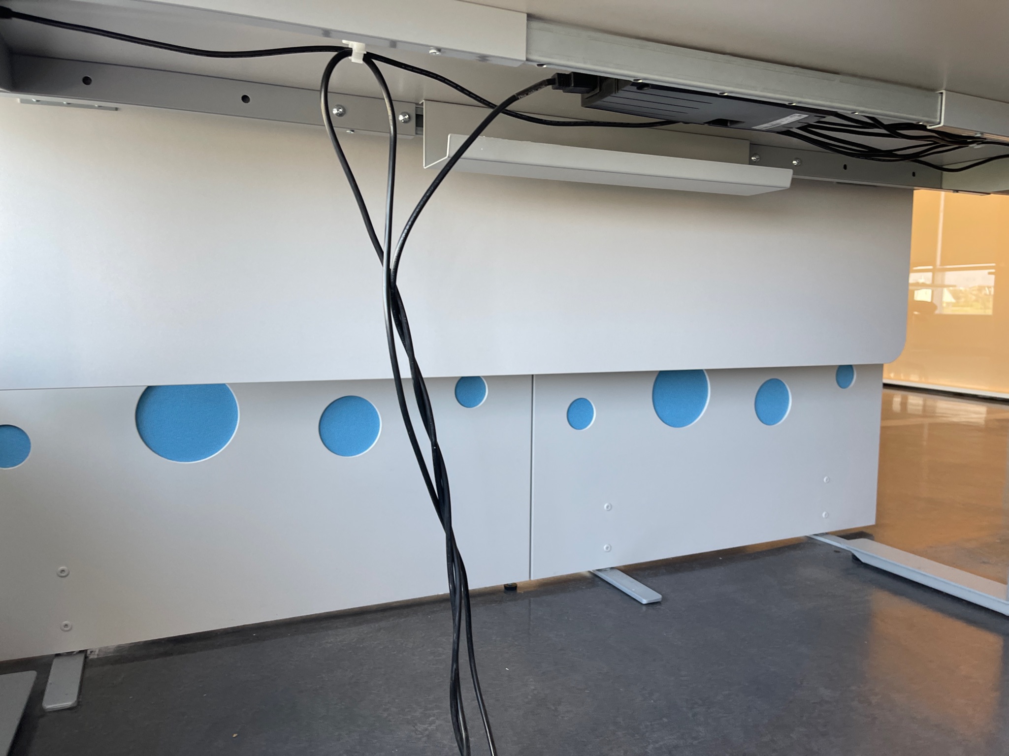 Selt/Endurnýtt-Rafmagnsborð 180x80 hvítt frá Á Guðmundssyni 5