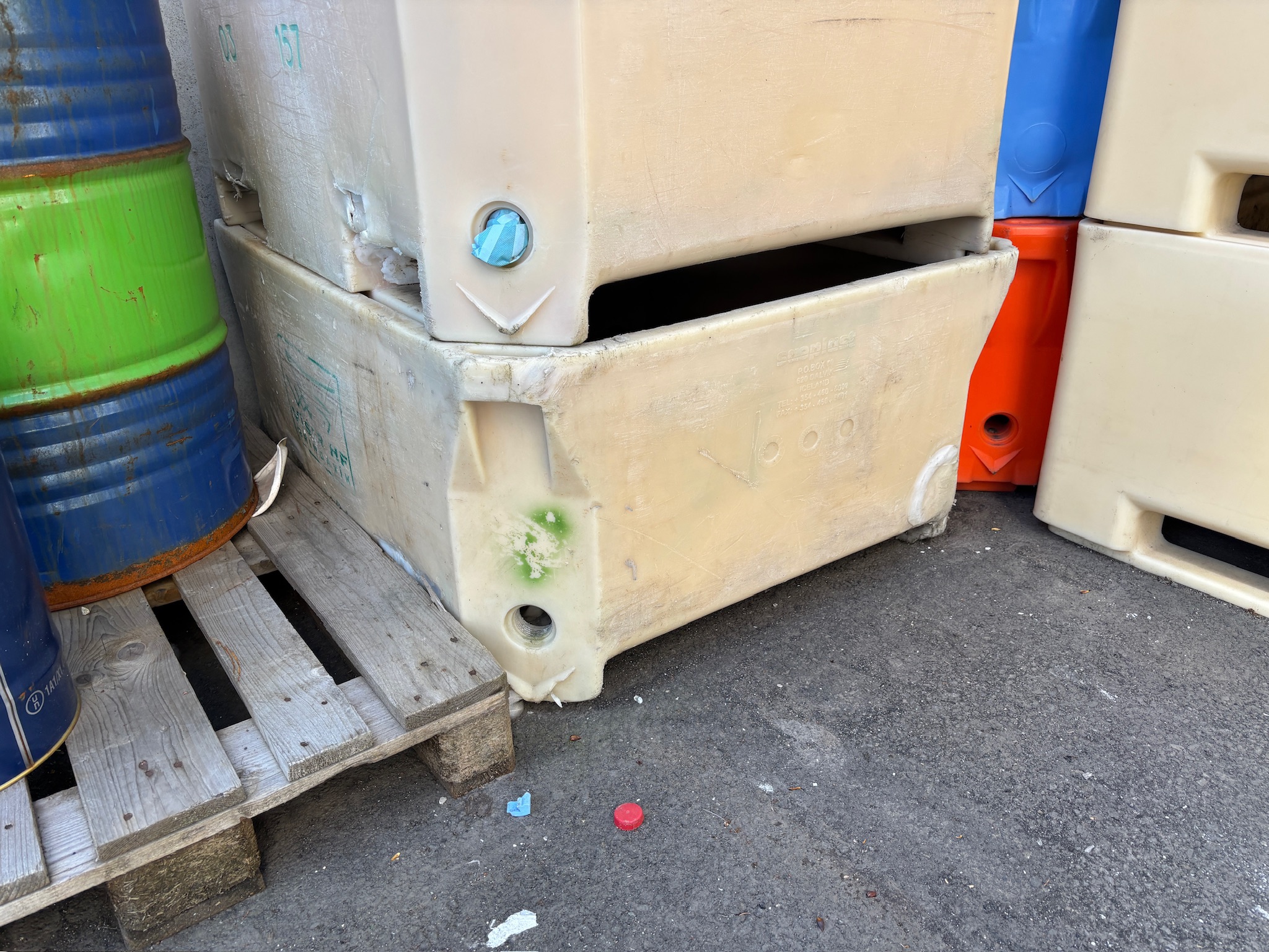 SELT / SOLD Ker frá Sæplast, 350L (3 stk.) 7
