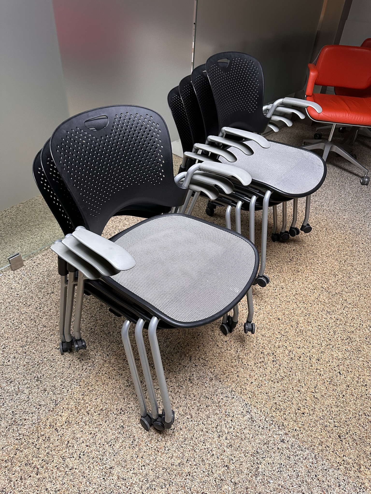SELT / SOLD Herman Miller fundarstóll á hjólum frá Pennanum, staflanlegir 6