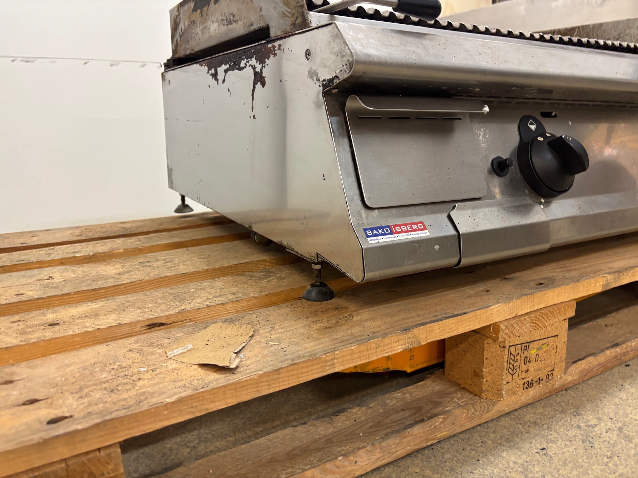 SELT / SOLD Grillvapor gasgrill, B80 x D80 x H41 sm. 4