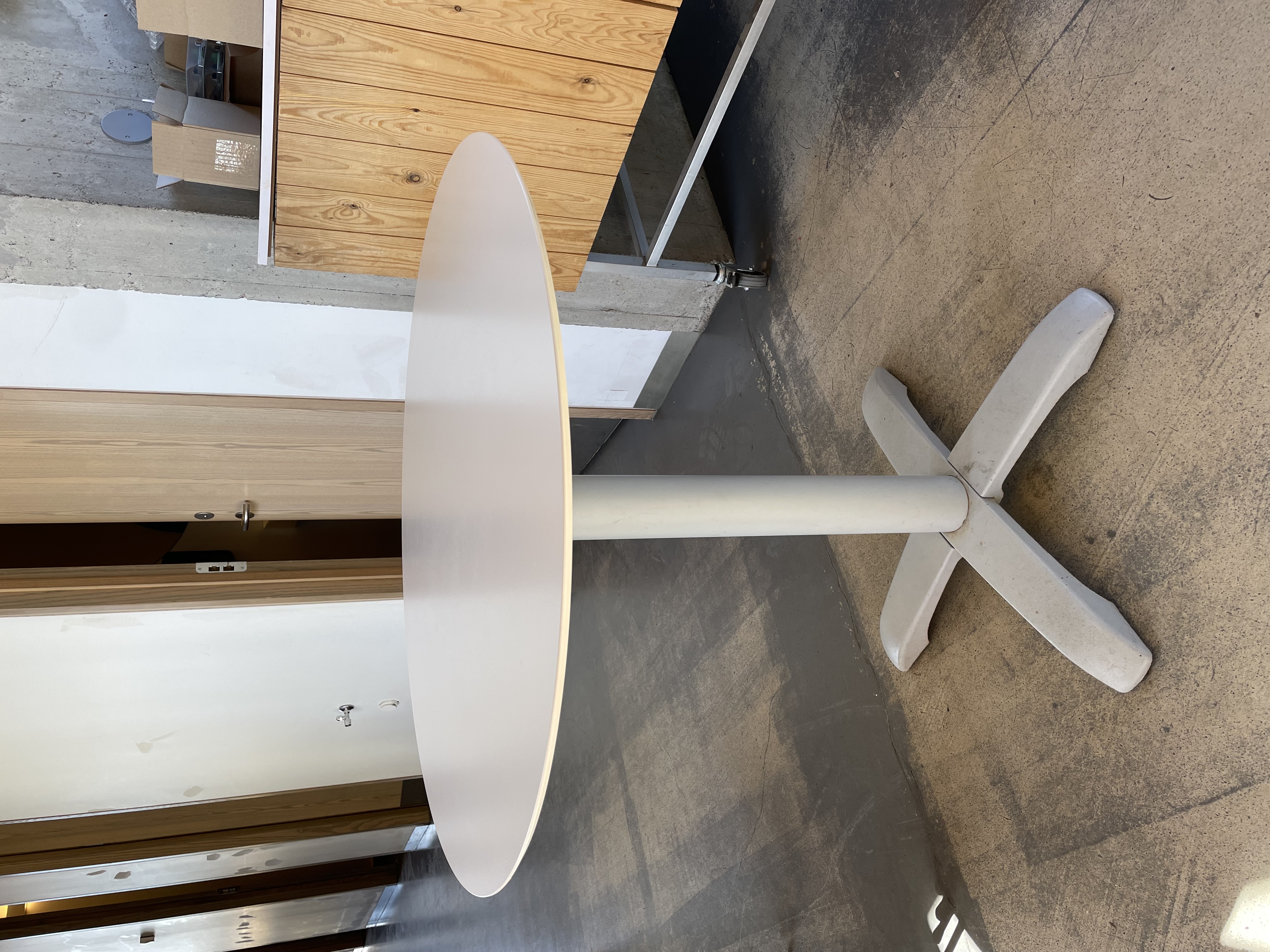 SELT / SOLD Hringborð / kaffihúsaborð, H74 x Ø80 sm.
