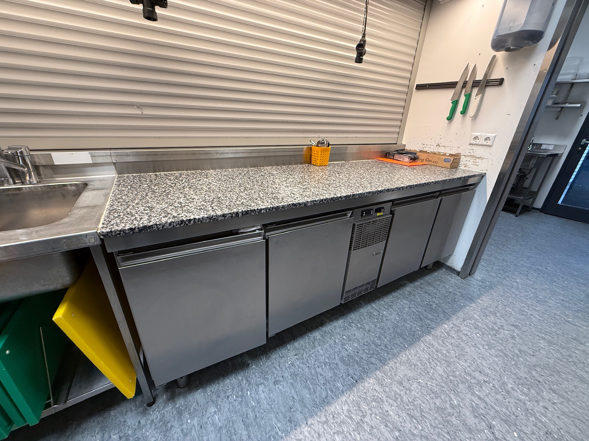 SELT / SOLD Zanussi granít preppborð frá ProGastro, B225sm.