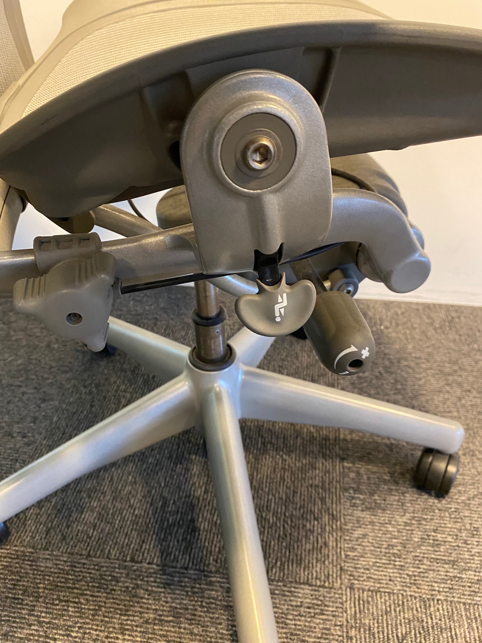 SELT / SOLD Herman Miller Aeron, C stærð 7