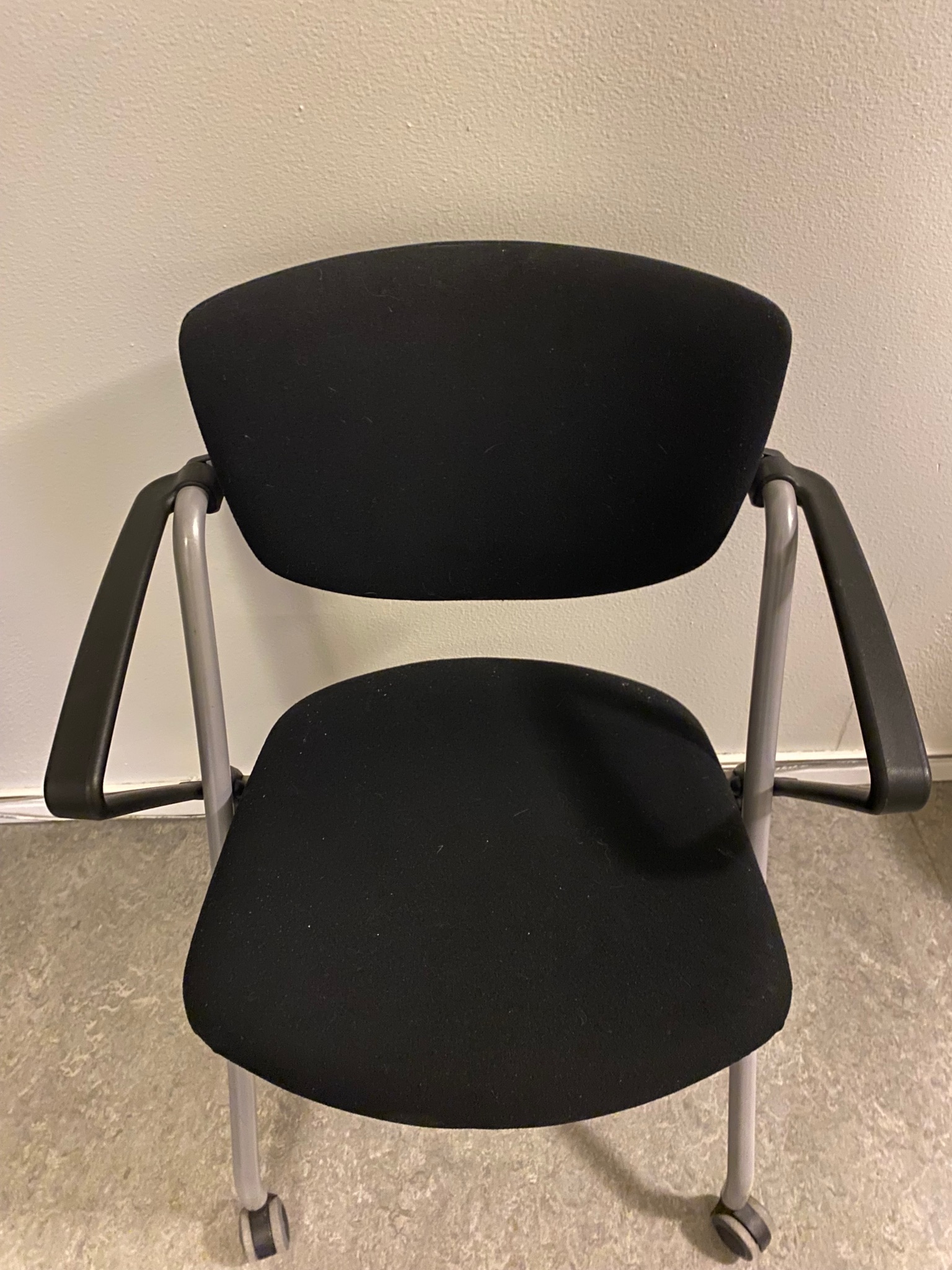 SELT / SOLD Fundarstóll með fellisetu frá Innx 5