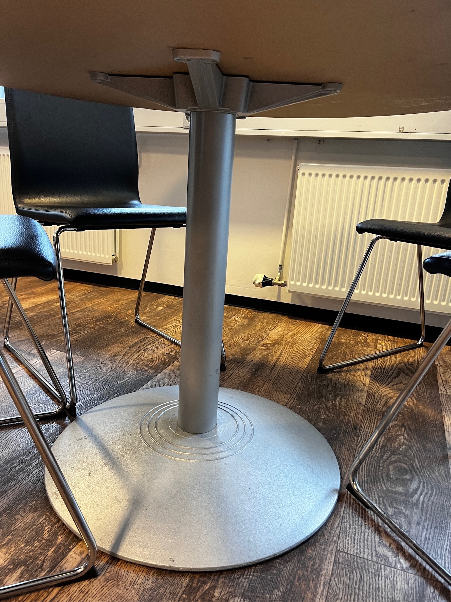 SELT / SOLD Hringborð, Ø100 x H75 sm. 2