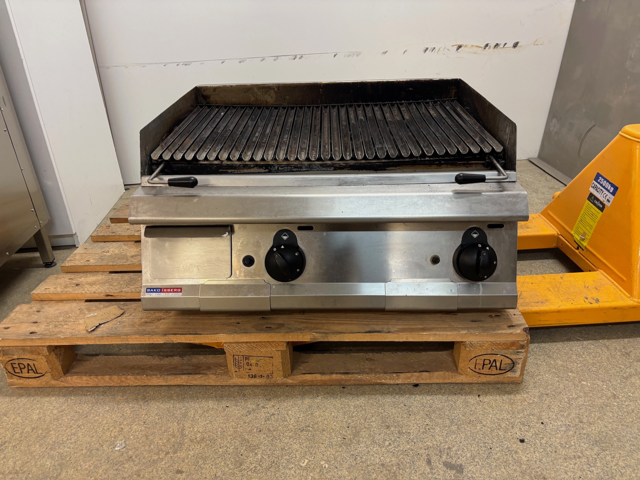SELT / SOLD Grillvapor gasgrill, B80 x D80 x H41 sm. 2