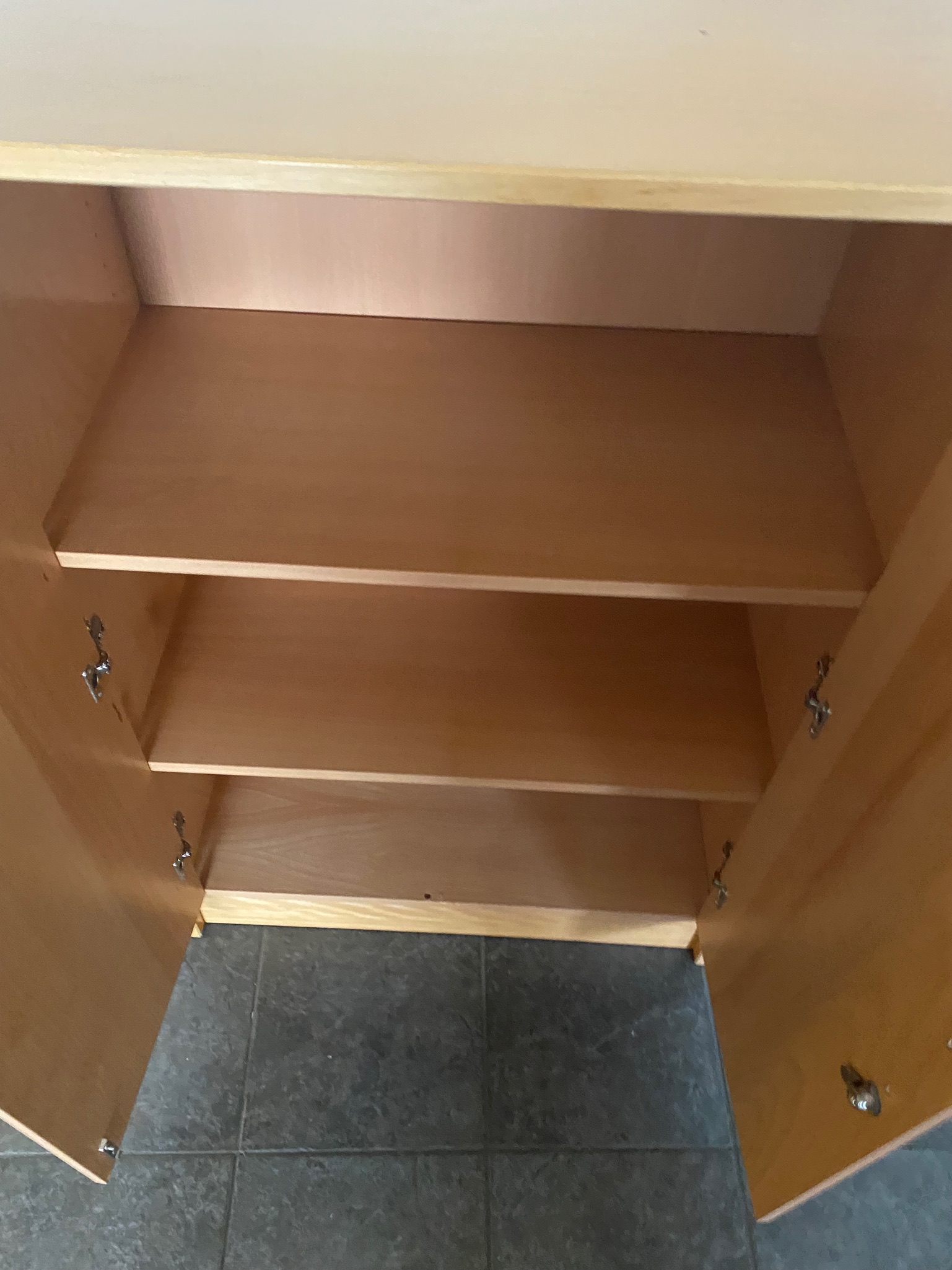 SELT / SOLD Skrifstofuskápur - EG Skrifstofubúnaður 5