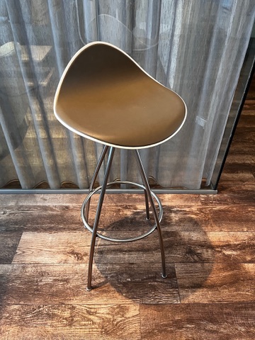 SELT / SOLD Stua barstóll frá Módern