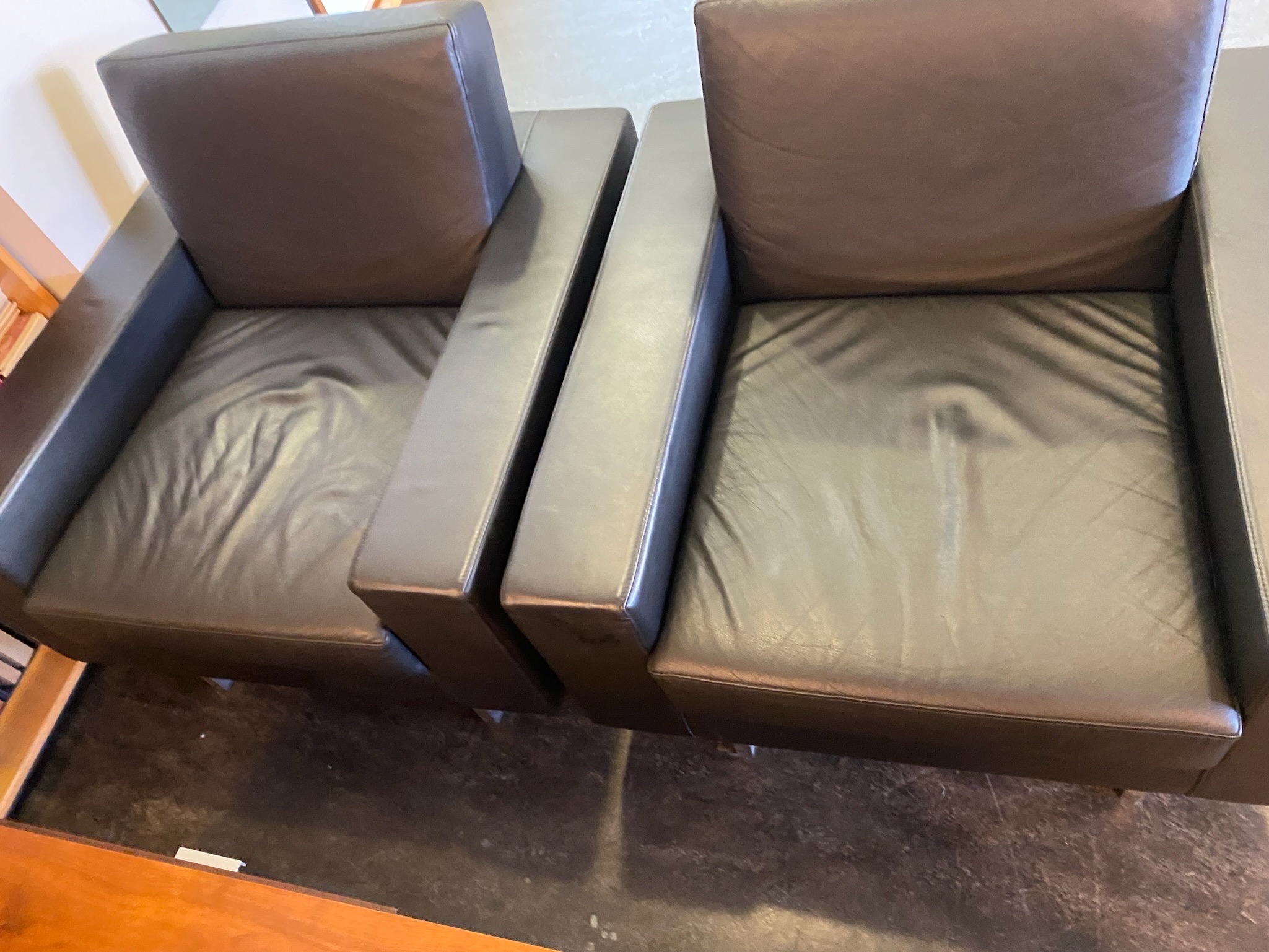 SELT / SOLD Leðursófasett 2+1+1- Alþingi 11