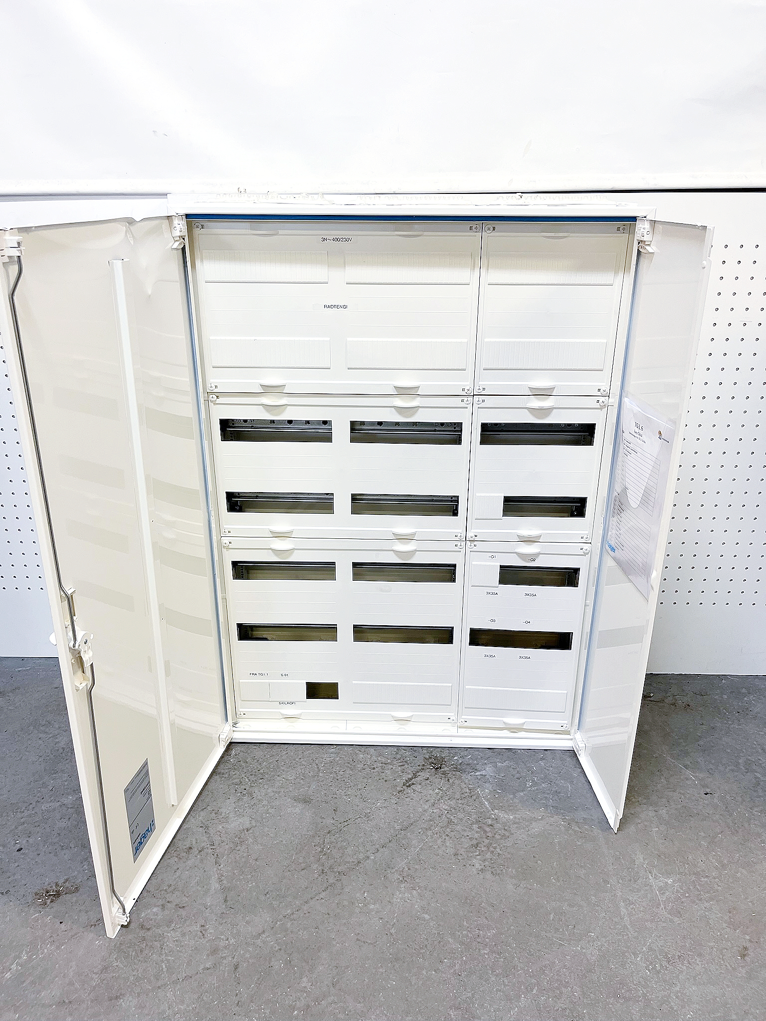 SELT / SOLD Rafmagnstafla, H110xB80xD20sm.