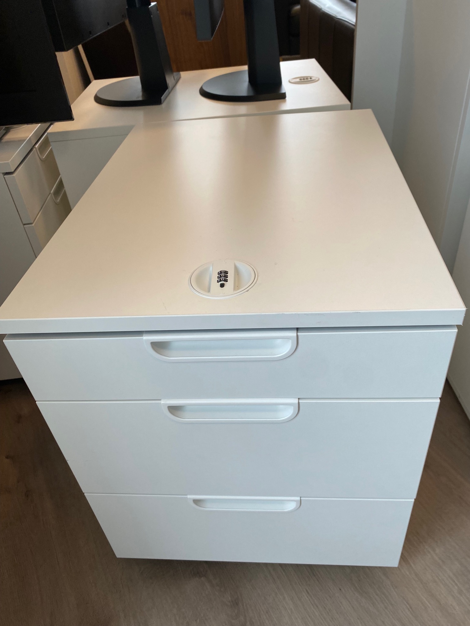 SELT / SOLD IKEA skrifborðskálfur