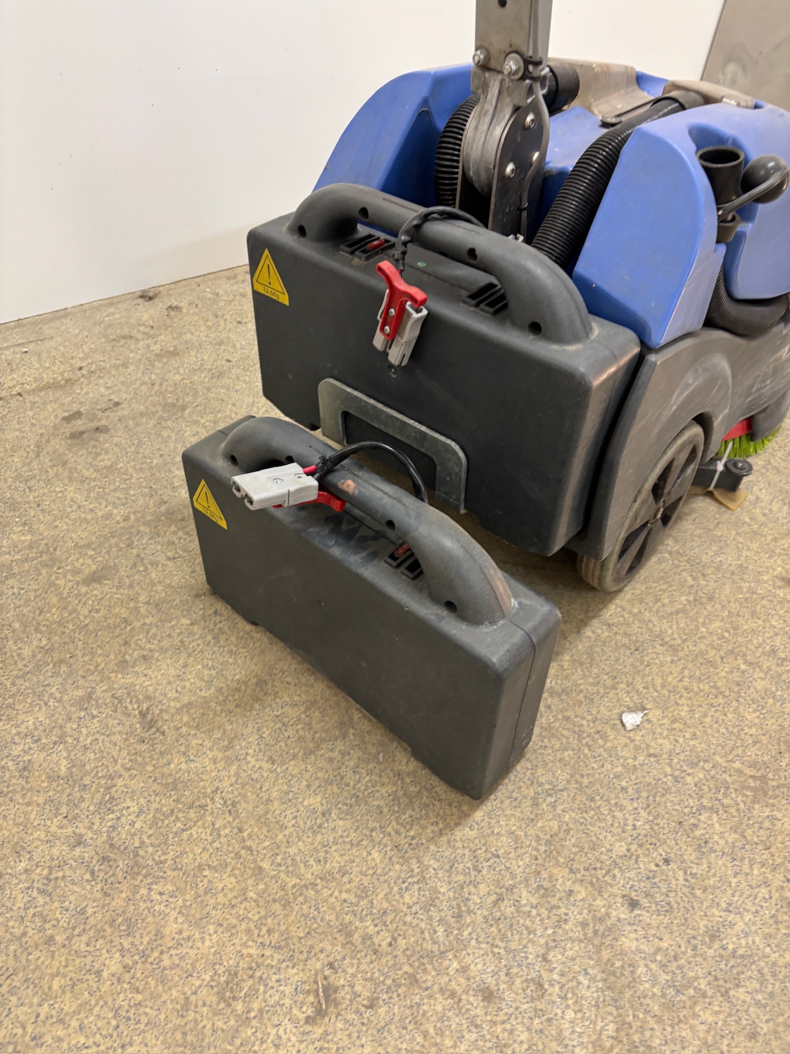 SELT / SOLD Numatic TTB1840 gólfþvottavél m/rafhlöðu 6
