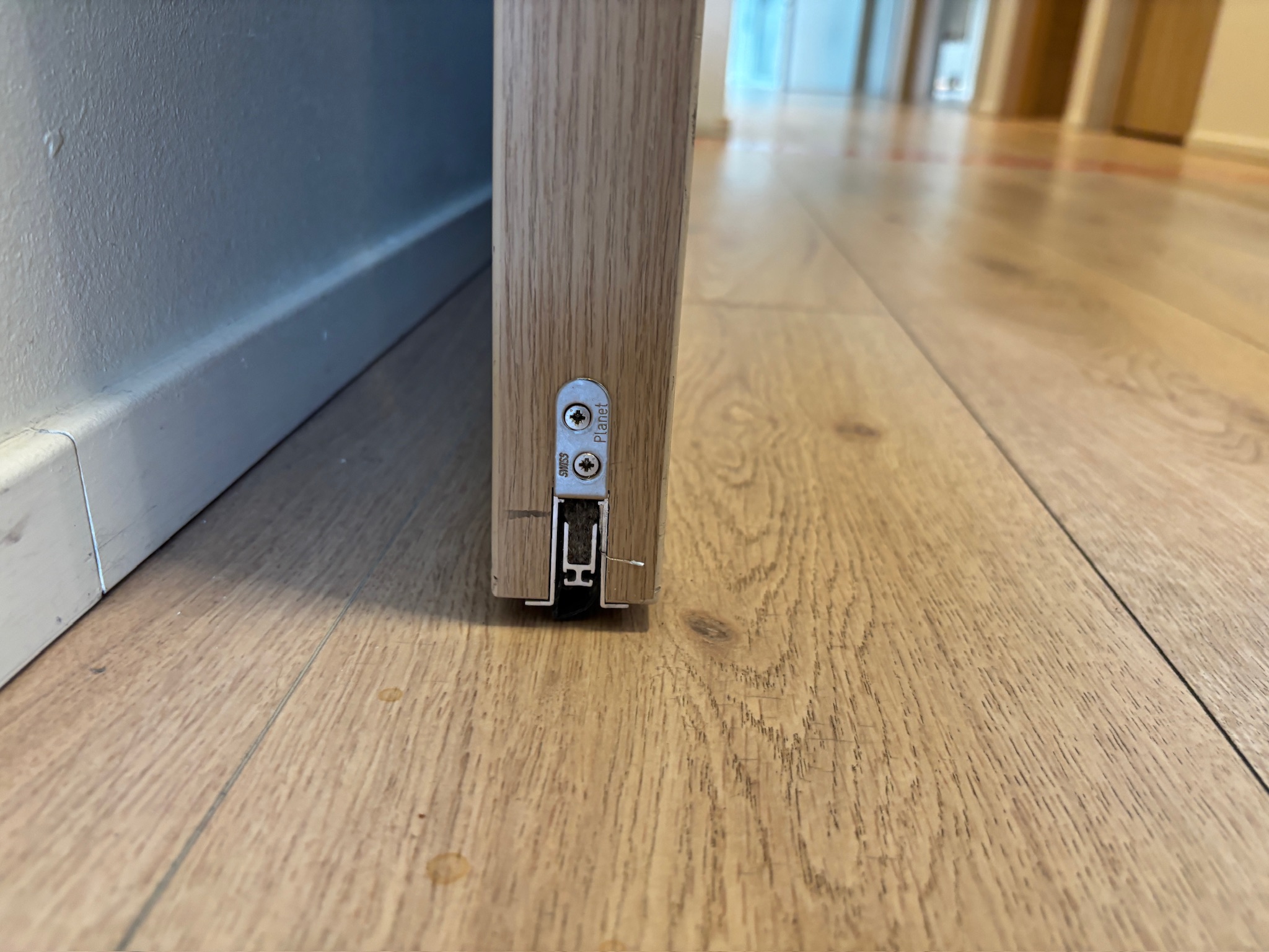 SELT / SOLD Hljóðvistarhurð og gler í ramma, H275xB156sm. 5