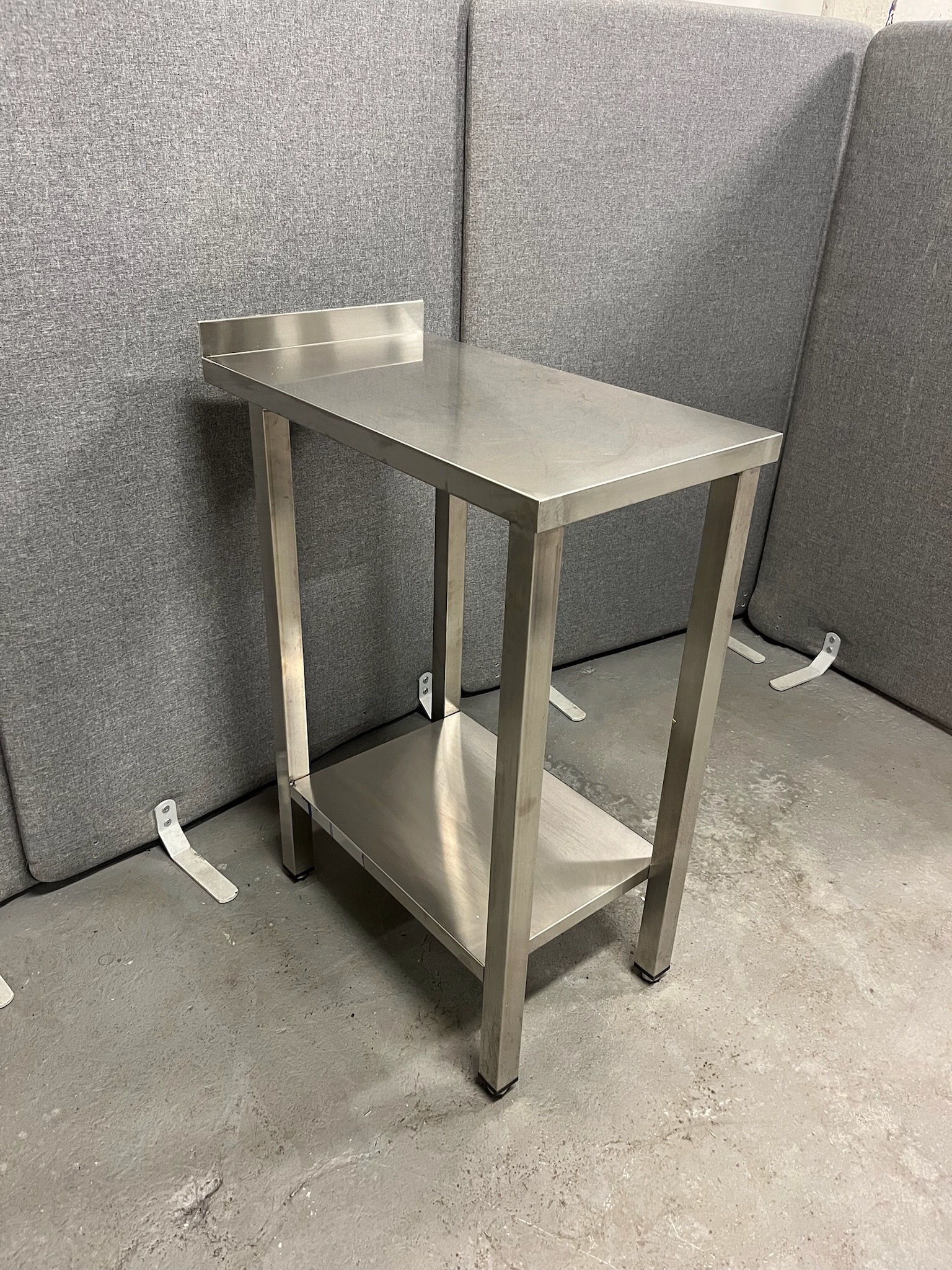 SELT / SOLD ryðfrítt stálborð, þurrkborð, preppborð með kant B40 D70 H90 sm.