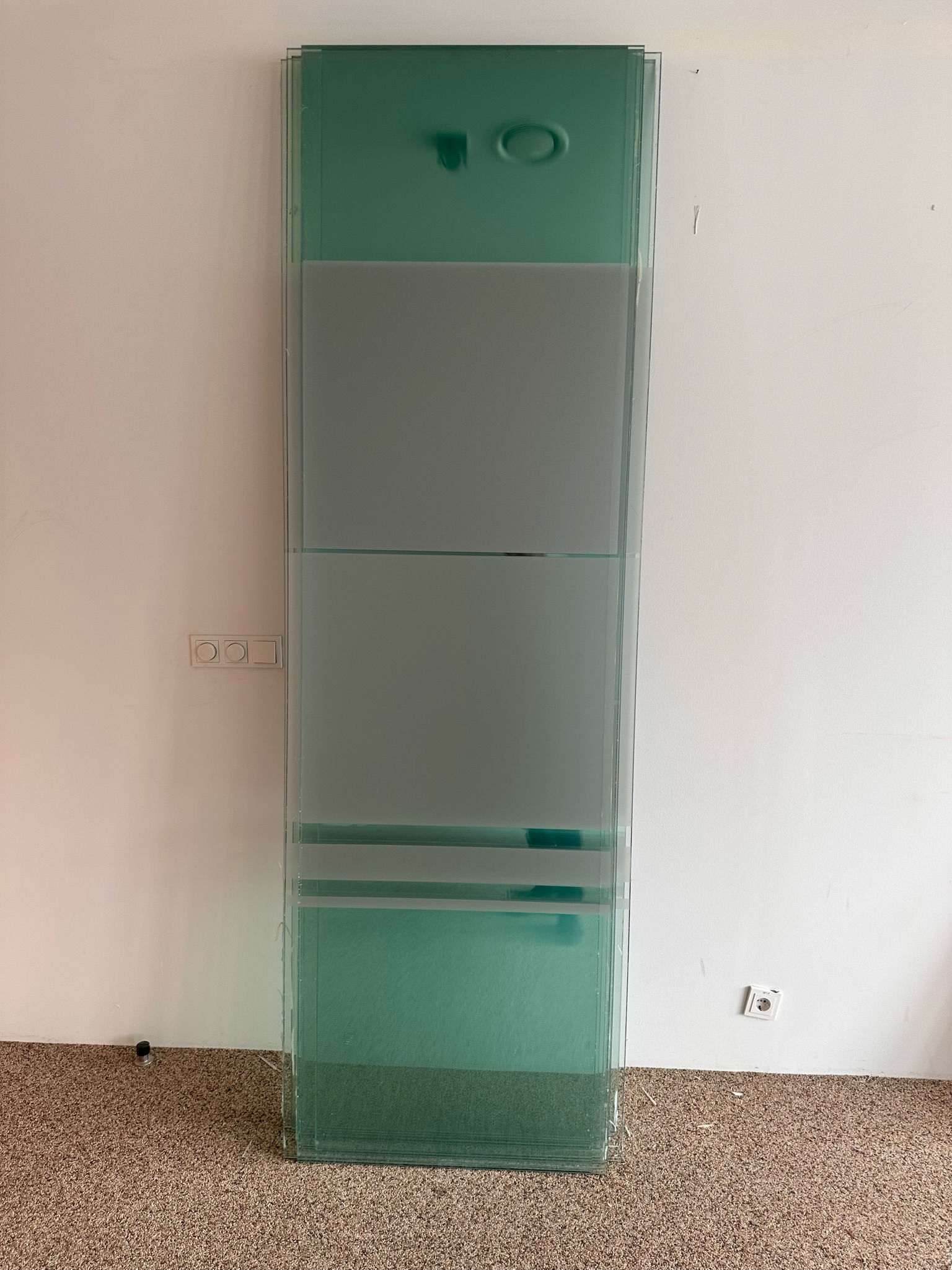 SELT / SOLD Glerveggir 10mm kantpússað - Hæð 244 sm. 3