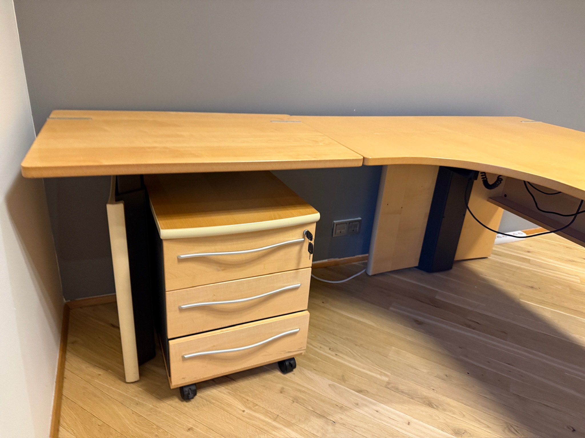 SELT / SOLD Dencon rafmagnshornborð m/blygðunarspjaldi, B200xL180sm. 7