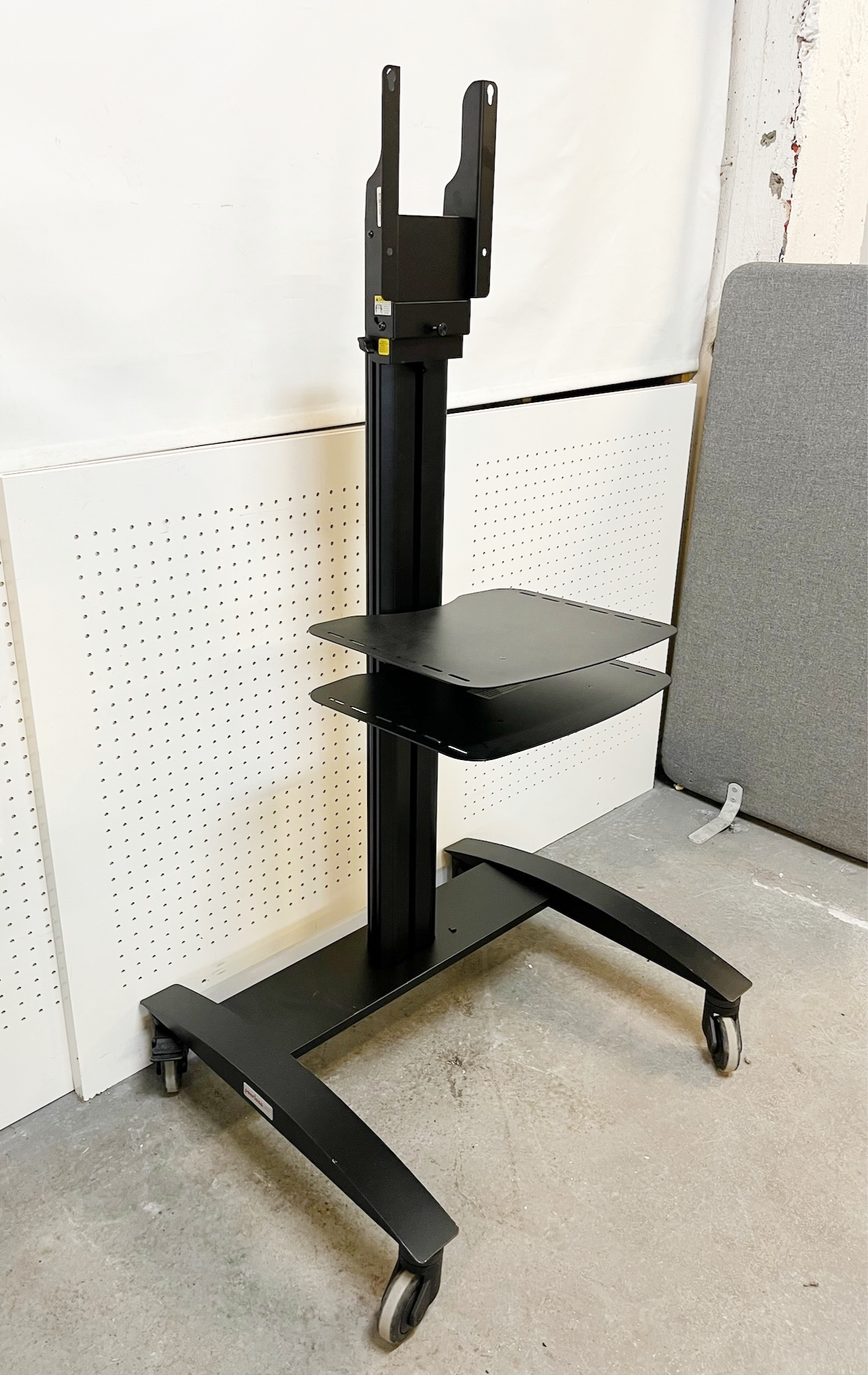 SELT / SOLD Peerless gólfstandur á hjólum f.32-75" frá Ofar
