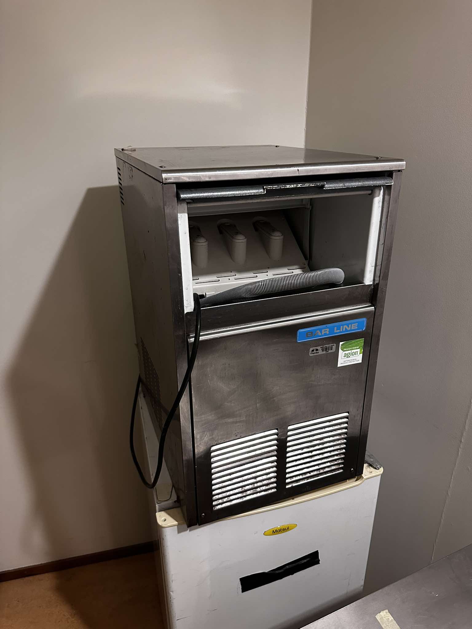 SELT / SOLD Bar Line B21 WS klakavél, Kælitækni H64 x B53 x L38 sm.