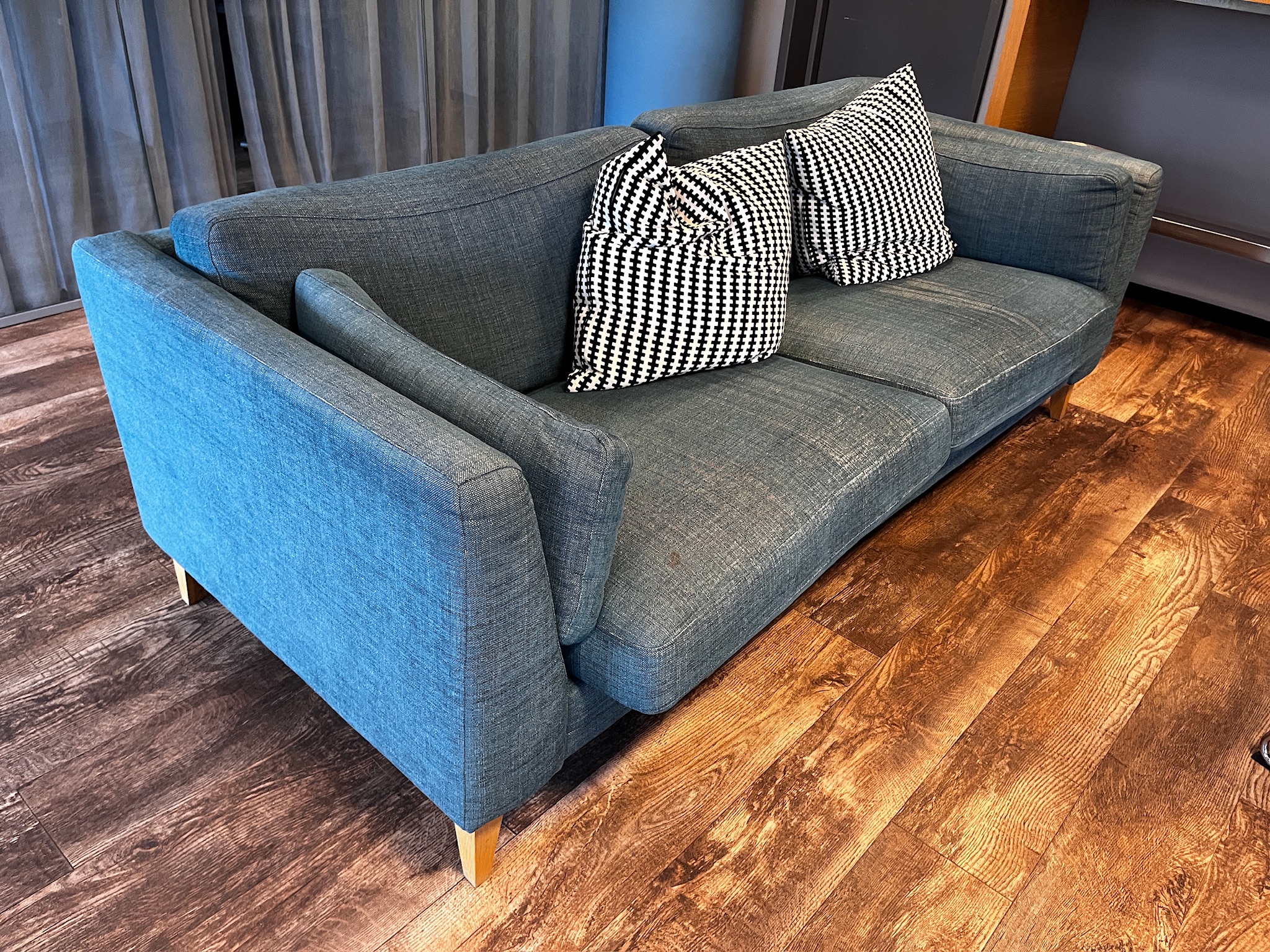 SELT / SOLD Furninova sófi frá Línunni, 3ja sæta, B208 x D90 sm. 2