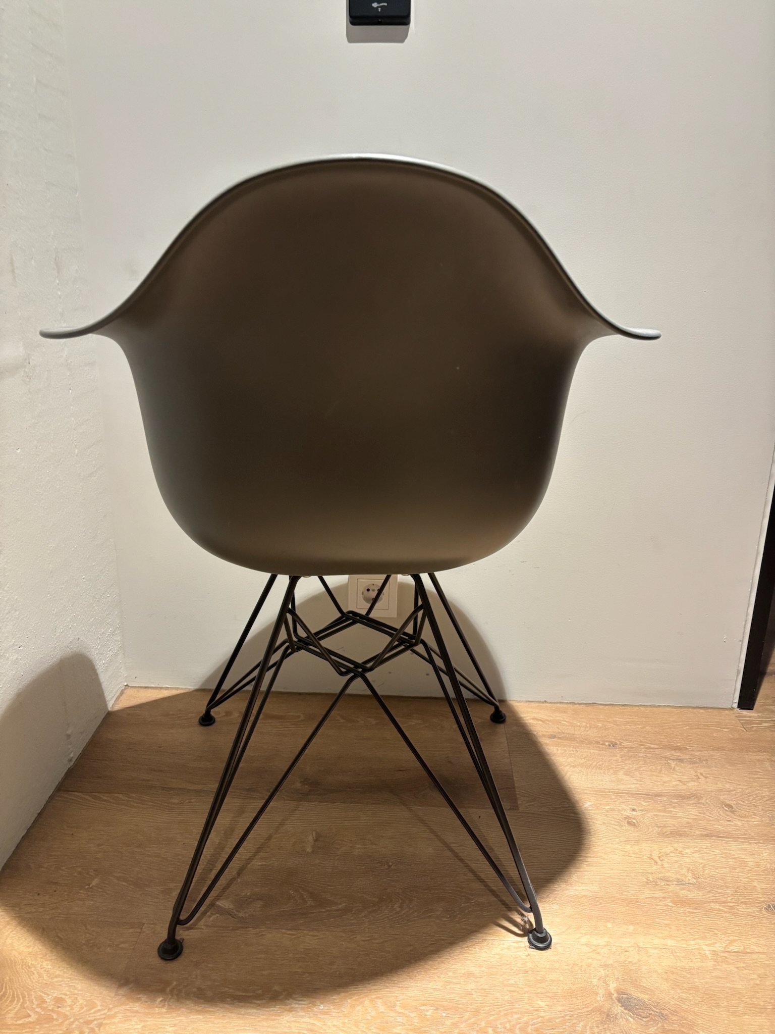 SELT / SOLD Vitra borðstofustóll frá Pennanum 4
