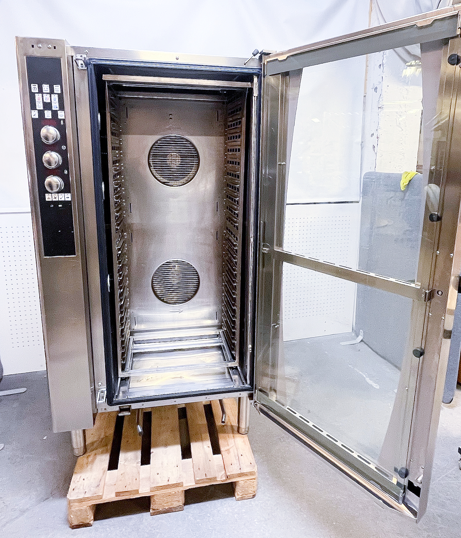 SELT / SOLD Zanussi gufuofn, 20 skúffur 2