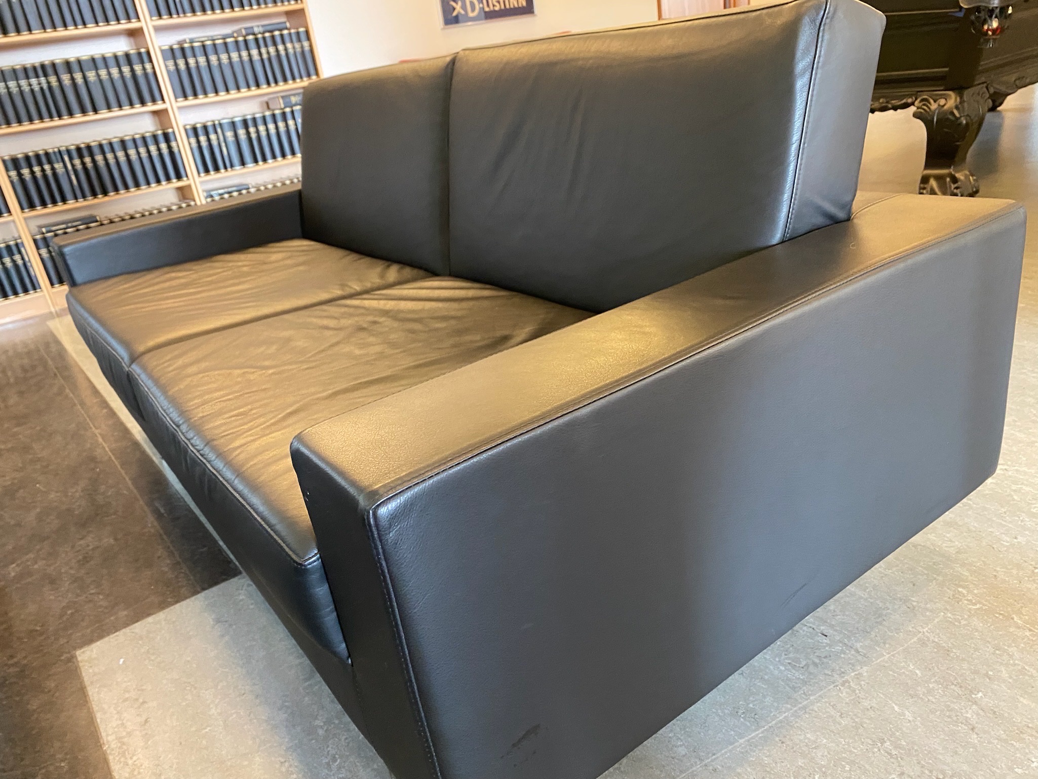 SELT / SOLD Leðursófasett 2+1+1- Alþingi 6