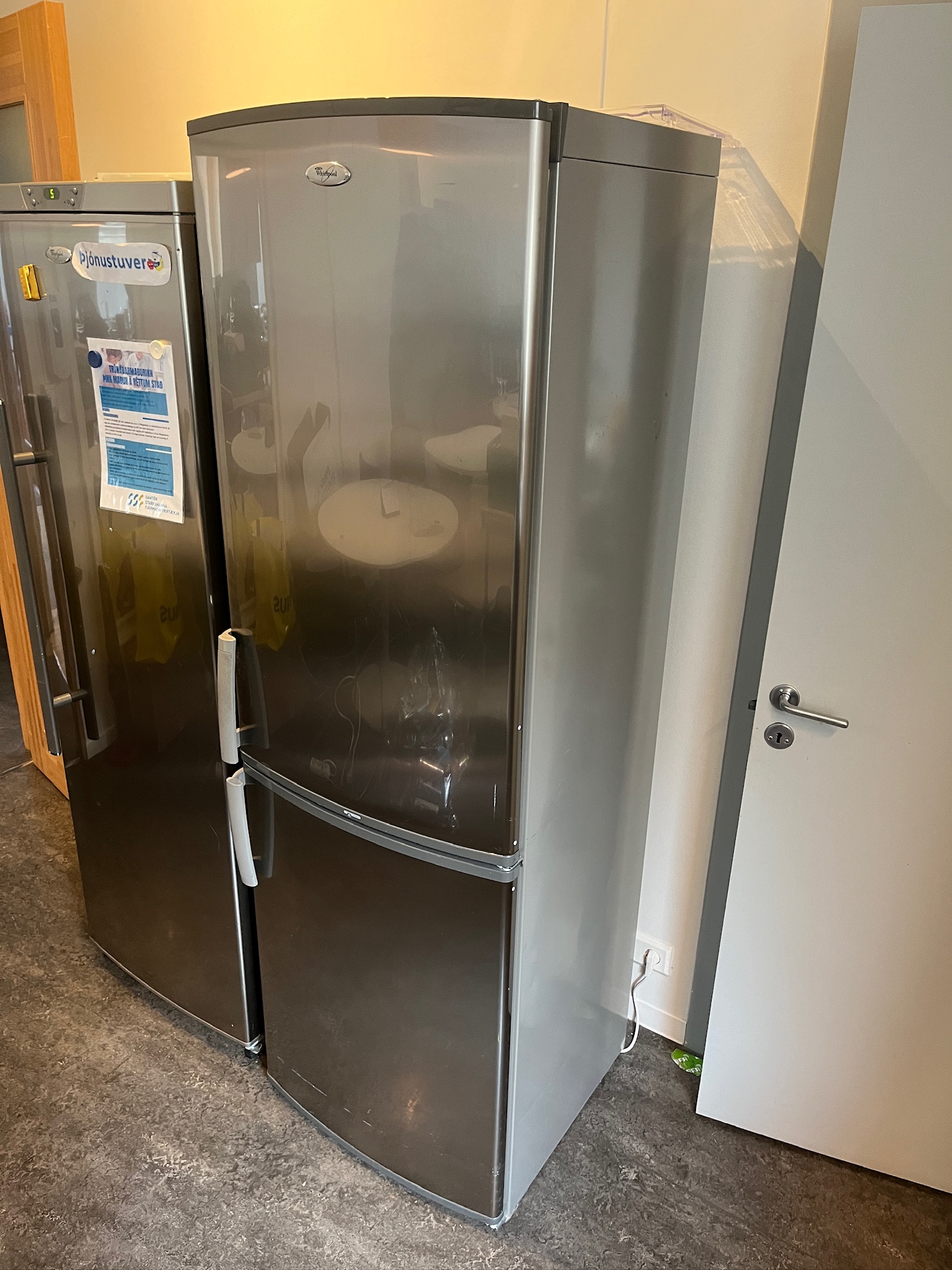 SELT / SOLD - Whirlpool ísskápur með frysti - H188sm. 2