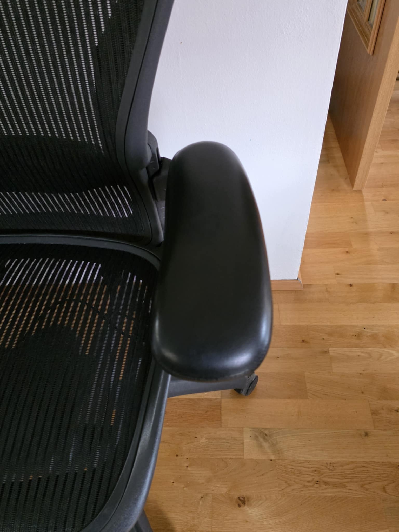 SELT / SOLD Herman Miller Aeron, B stærð 6