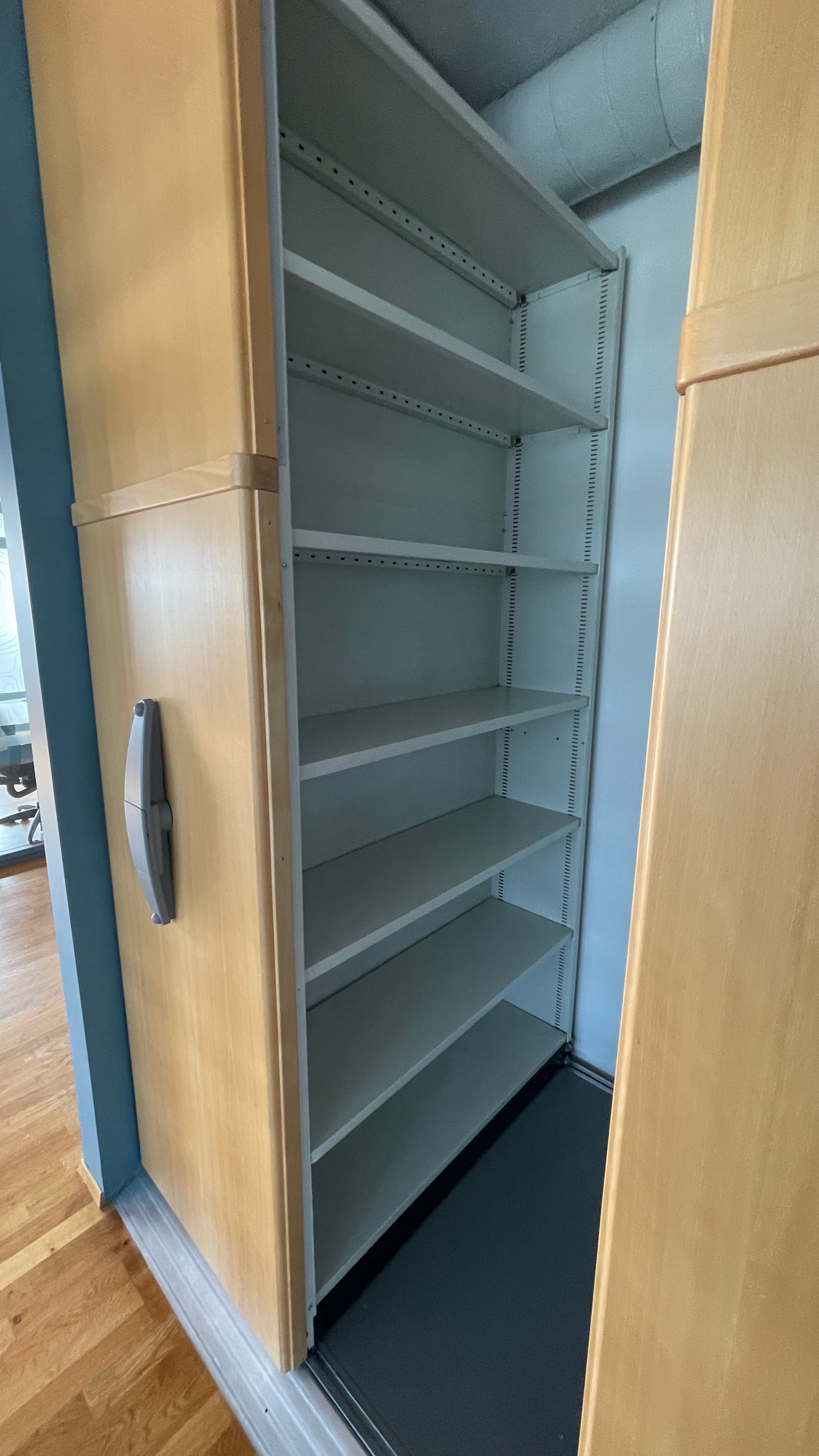 SELT / SOLD Hjólarekki - flettiskápur - lagerhillur á hjólum 3
