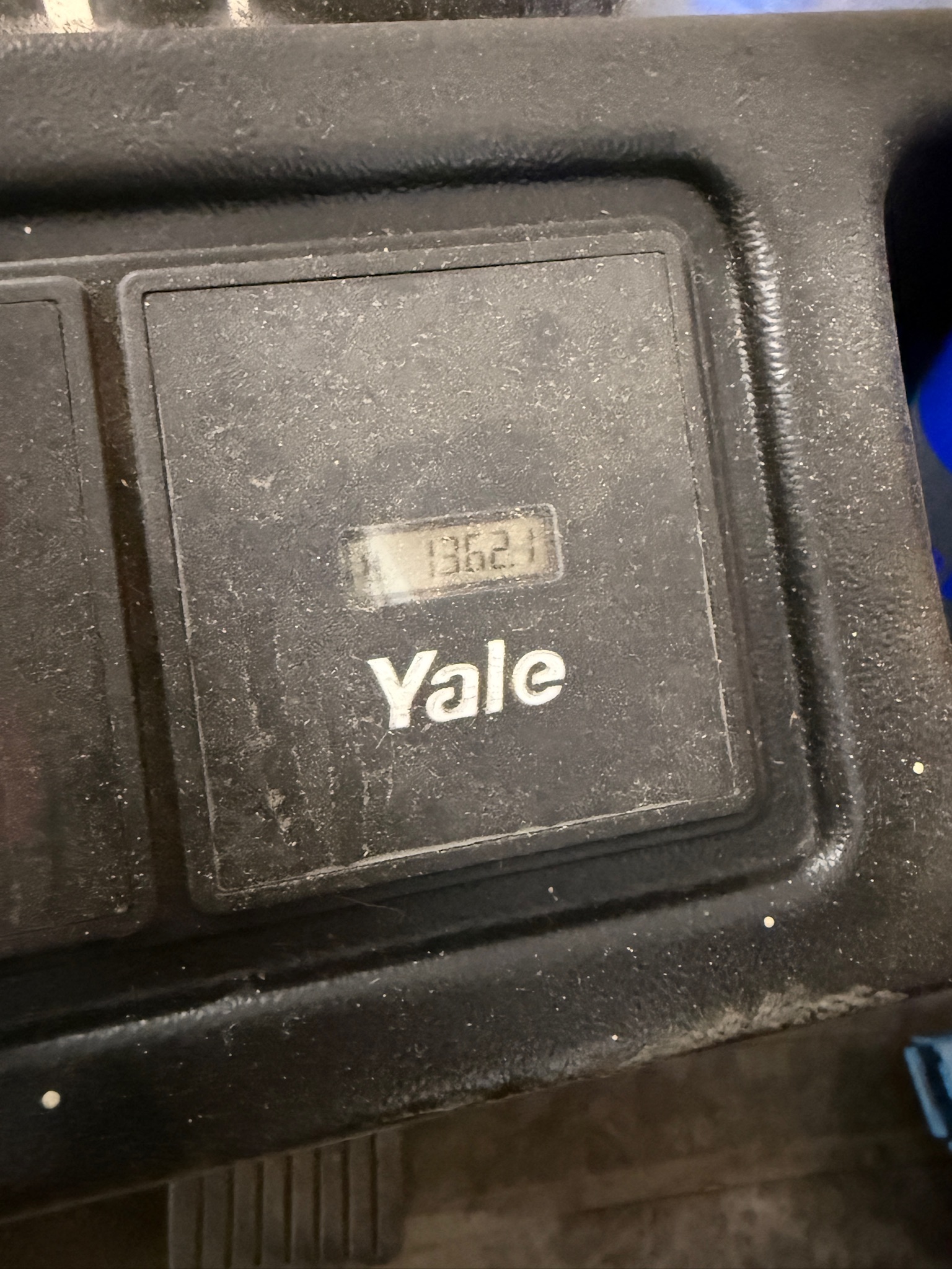 Yale rafmagnslyftari m/hleðslustöð 8