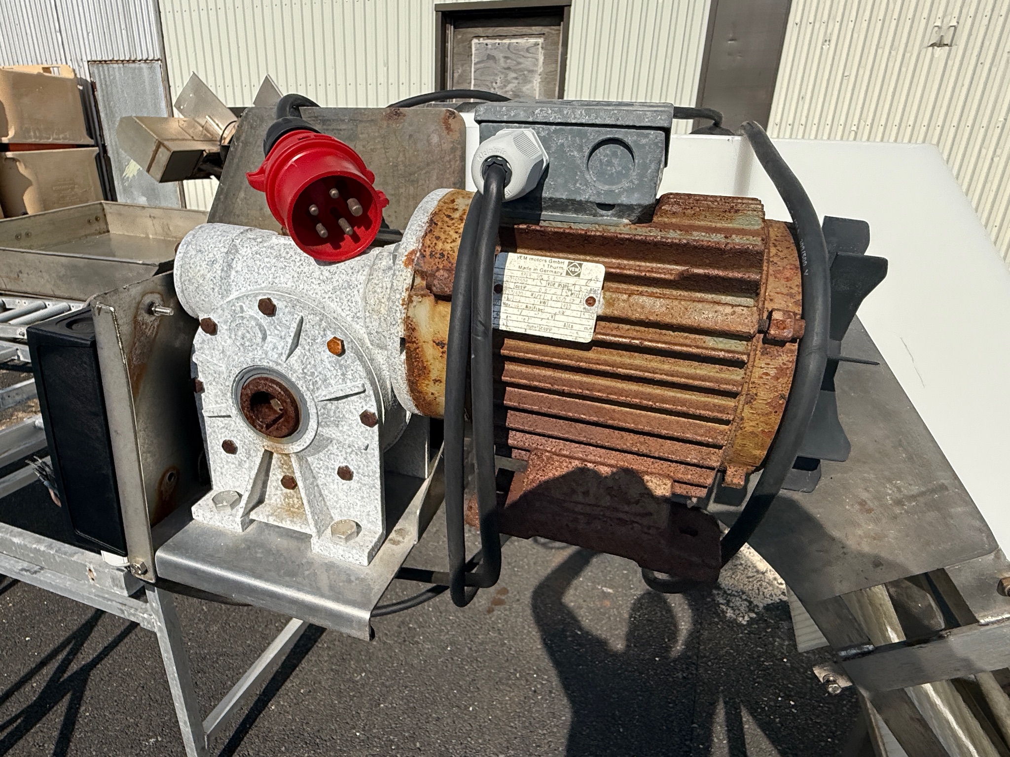 SELT / SOLD Færiband/kar ryðfrítt L260 x B145 x H180 sm 5