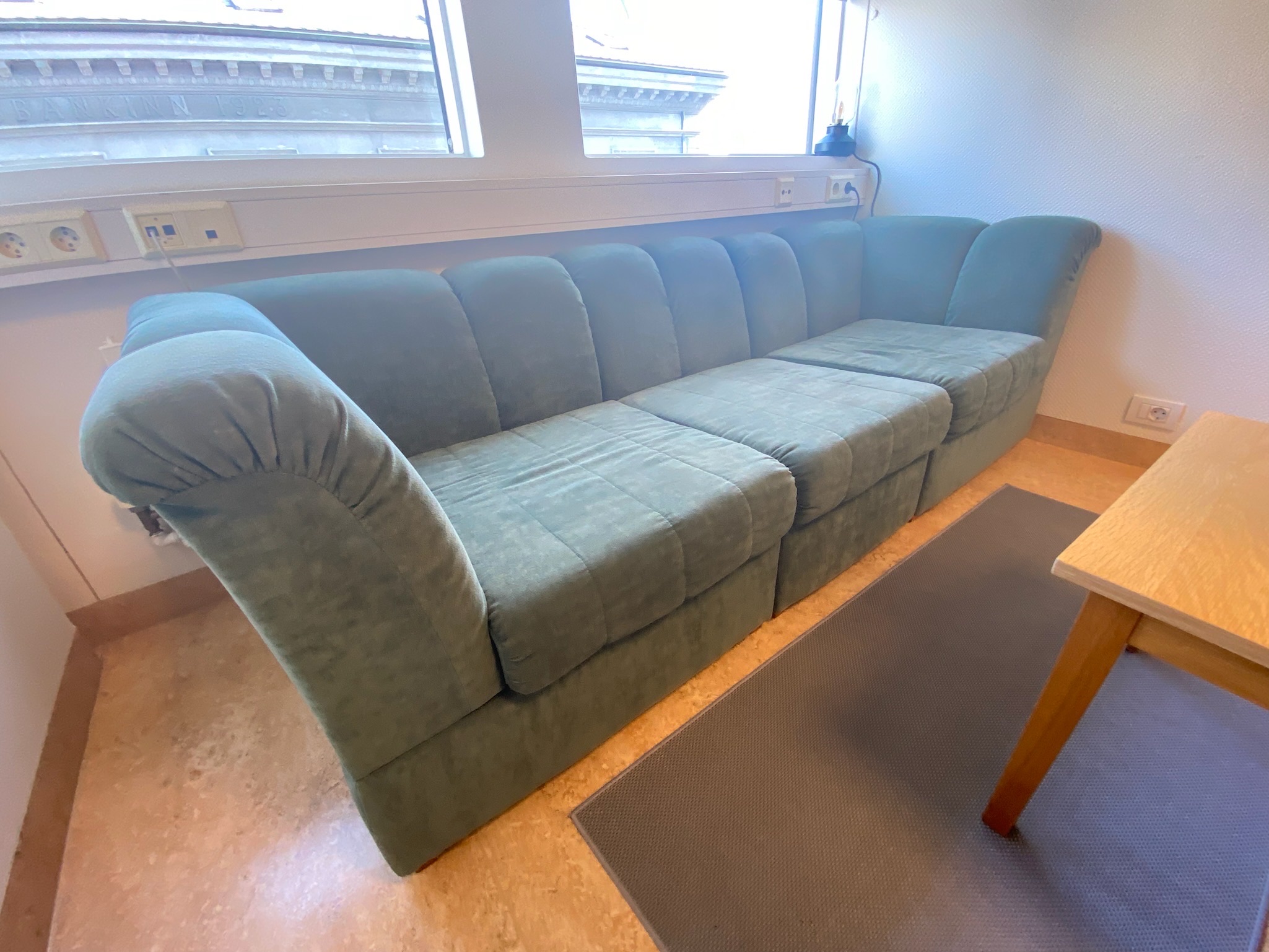 SELT / SOLD Grænn velvet sófi 6