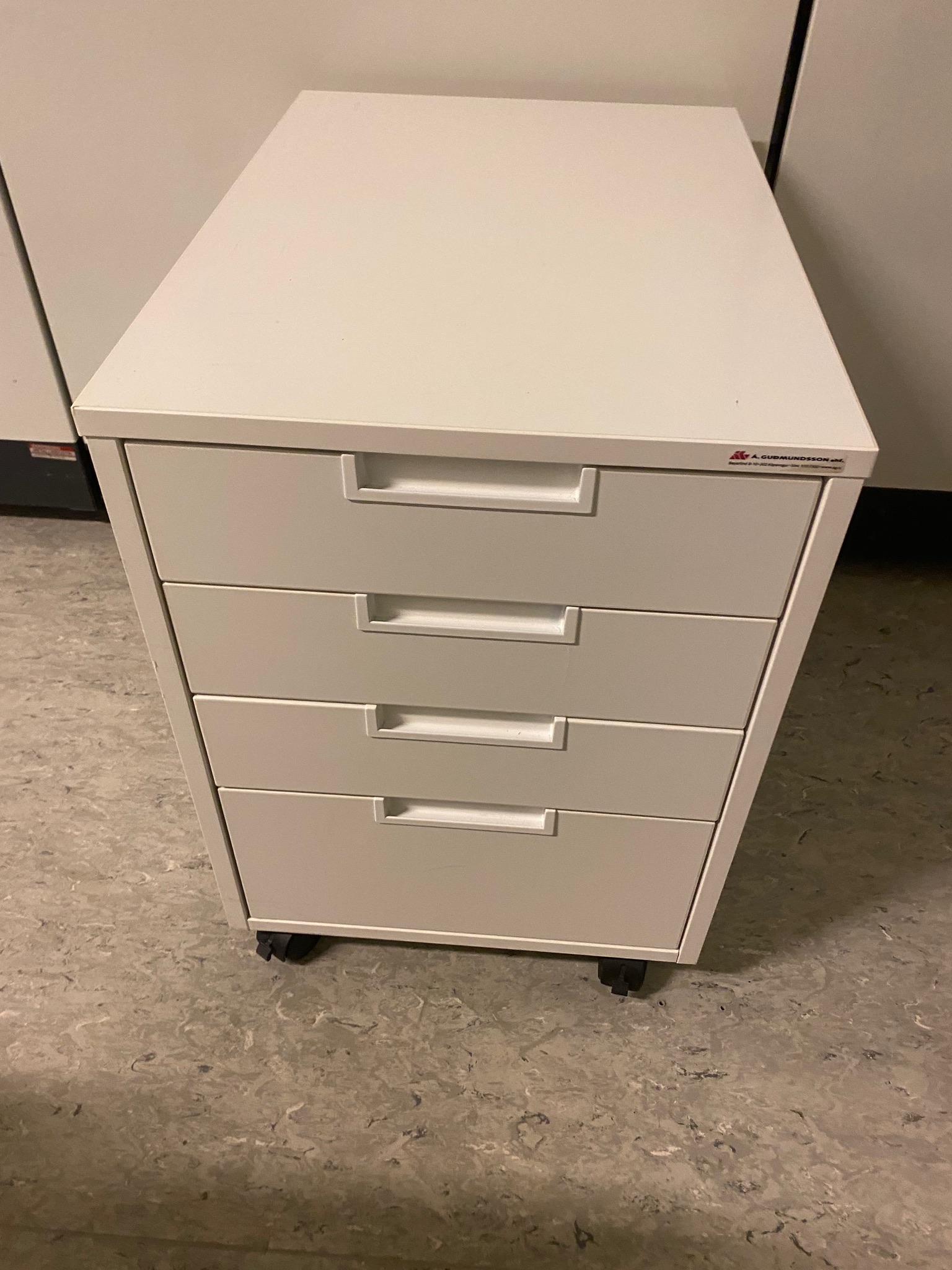 SELT / SOLD - Vandaður skrifstofukálfur frá Á. Guðmundsson (2 stk.) 4