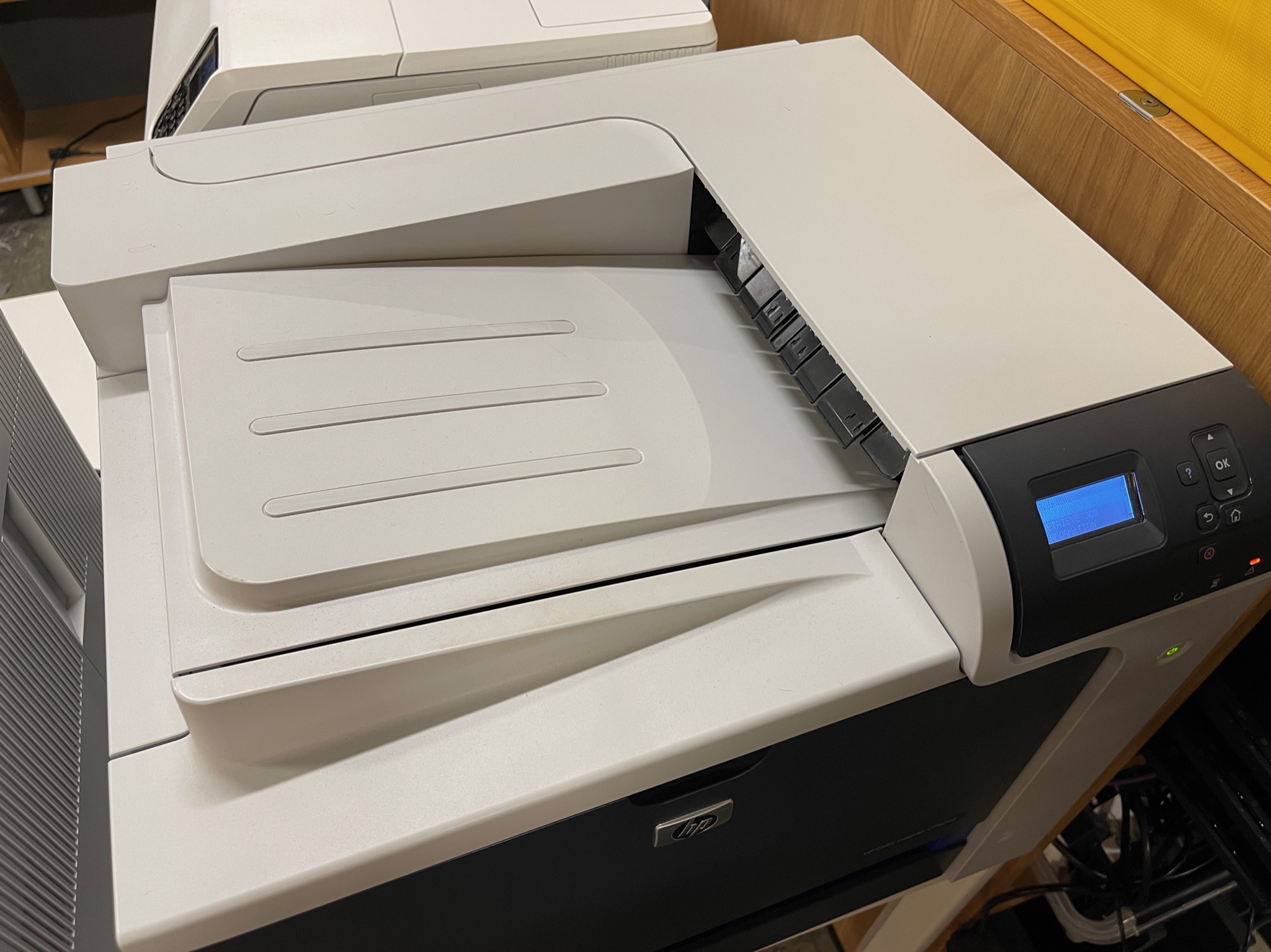 SELT / SOLD -HP Color LaserJet CP4025 7