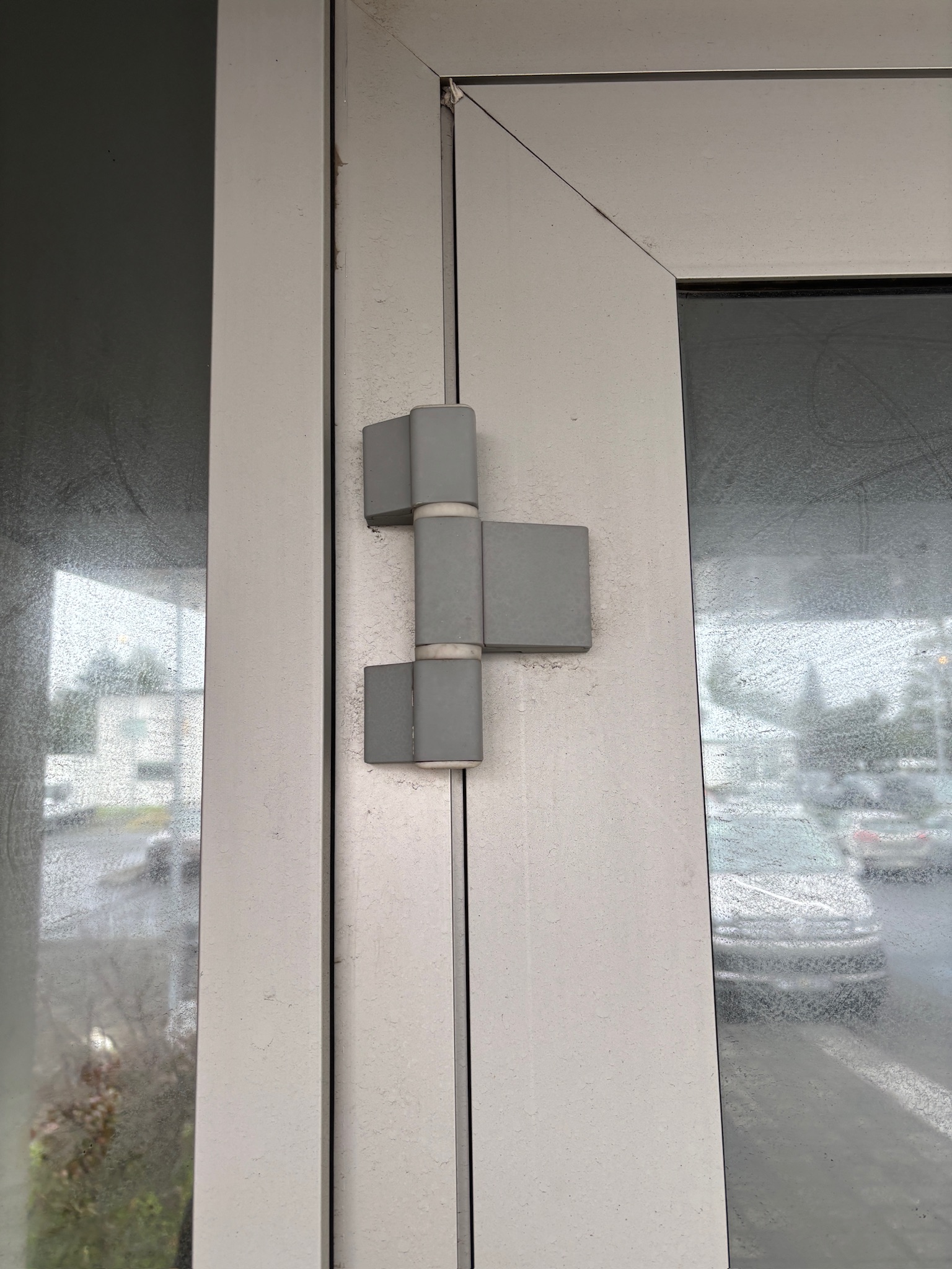 SELT / SOLD Útihurð í ál ramma með rafmagnspumpu, H227xB221sm. 8