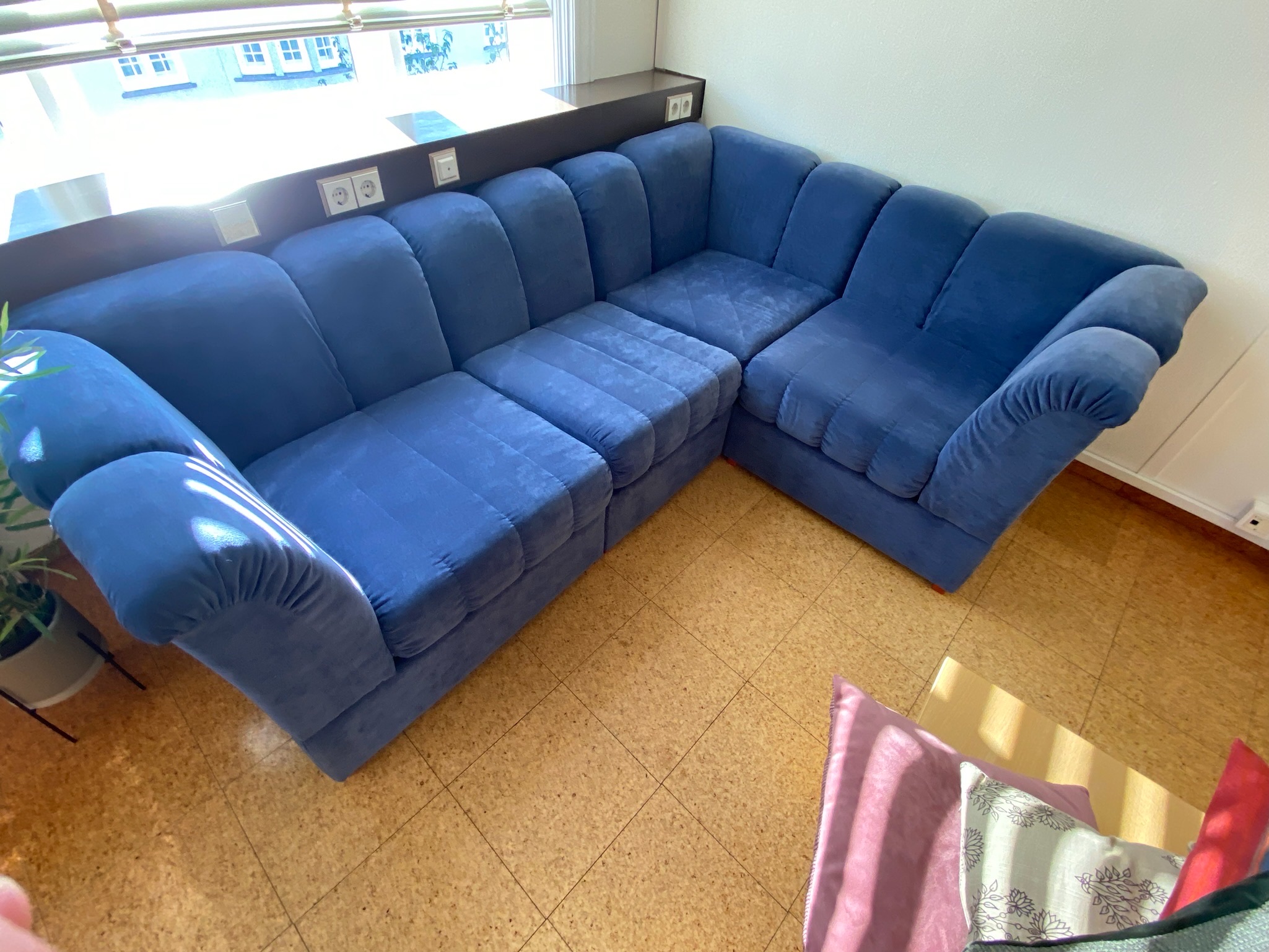 SELT / SOLD Velvet hornsófi blár (1 stk.)
