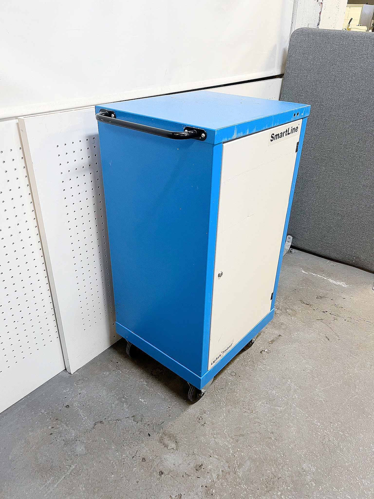 SELT / SOLD SmartLine hleðsluskápur 2