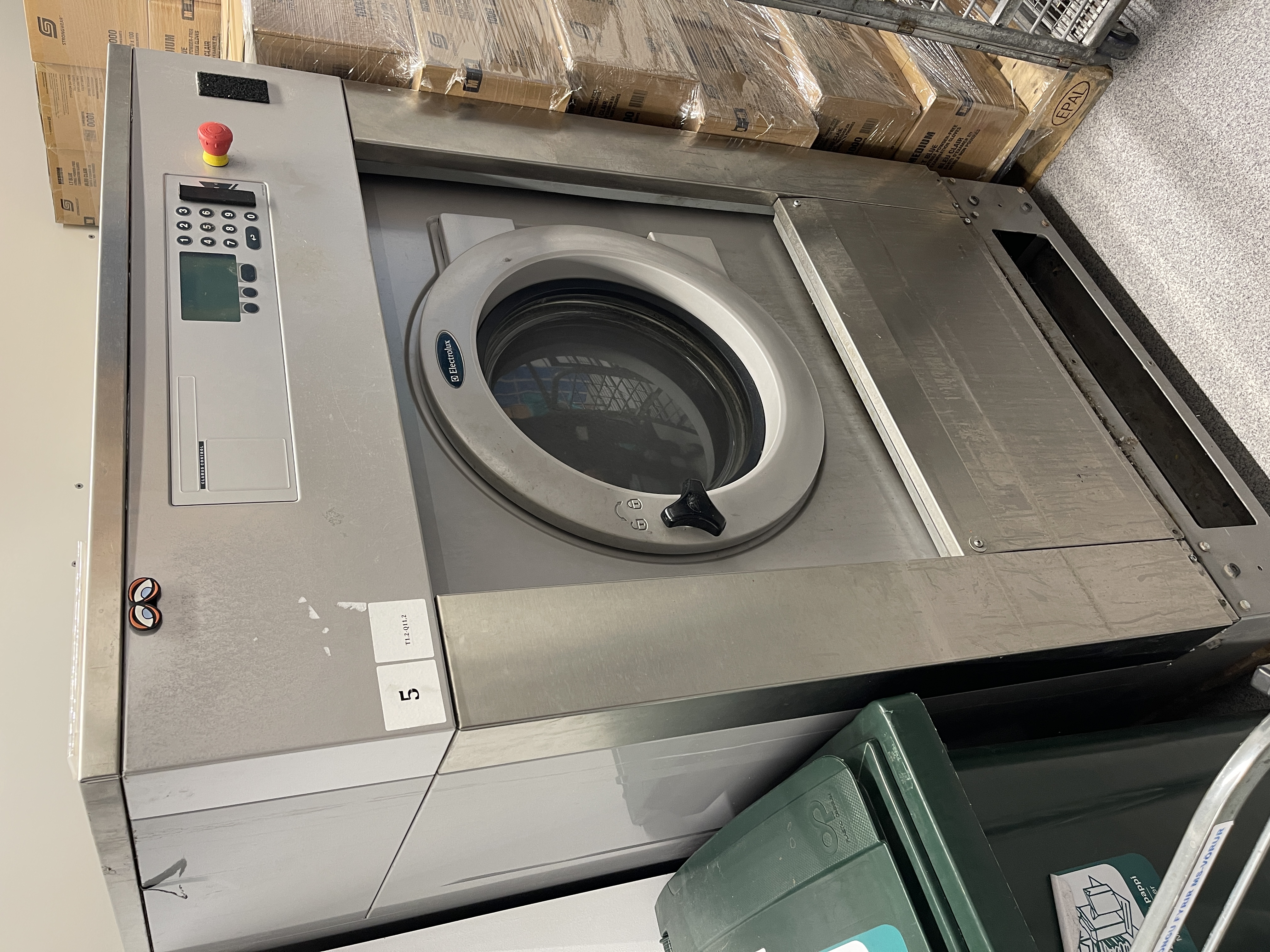 SELT / SOLD -Electrolux iðnaðarþvottavél 30kg W3300H 2