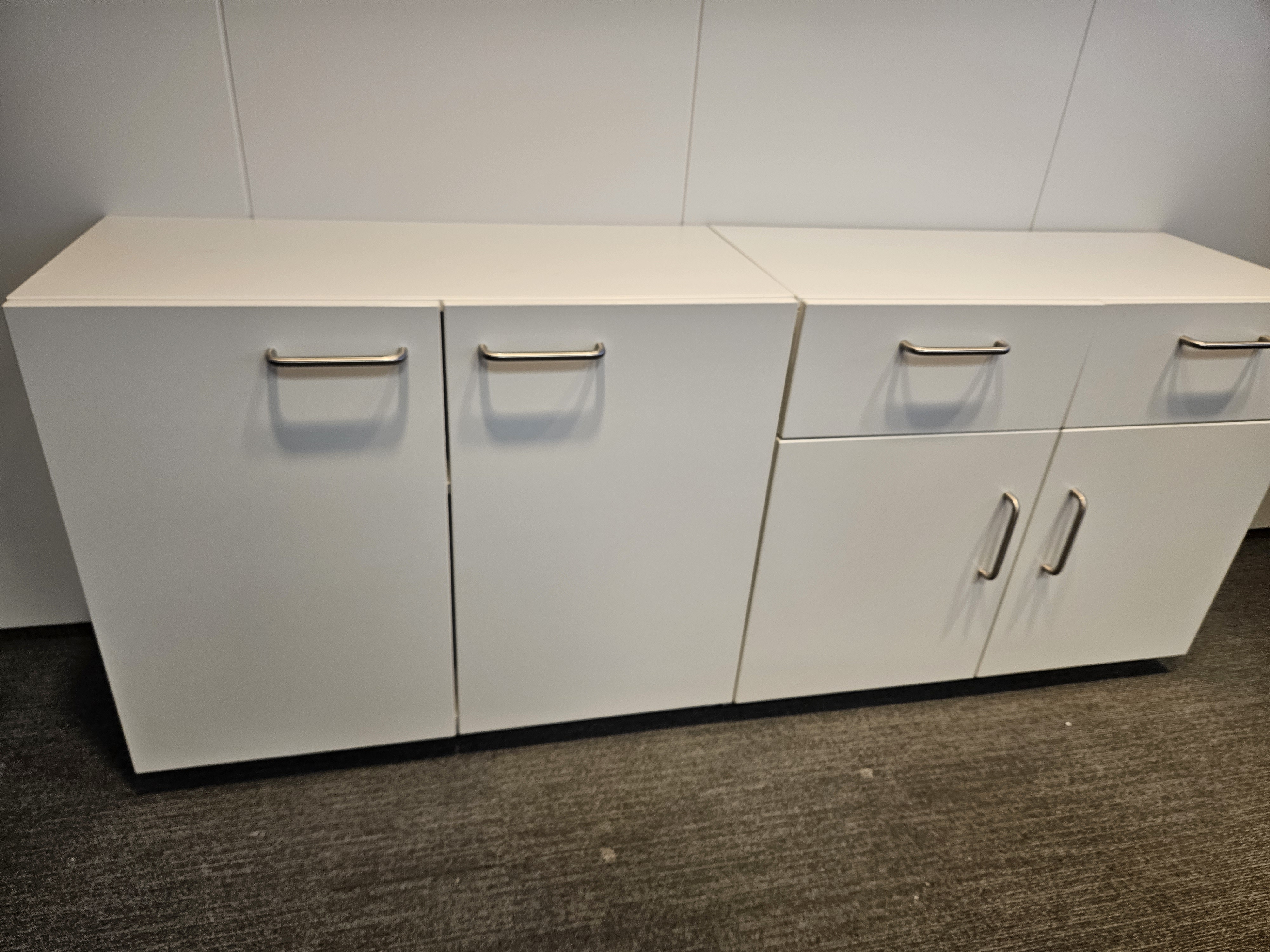SELT / SOLD skápar frá AXIS alls um 30 stk. hvítir 5