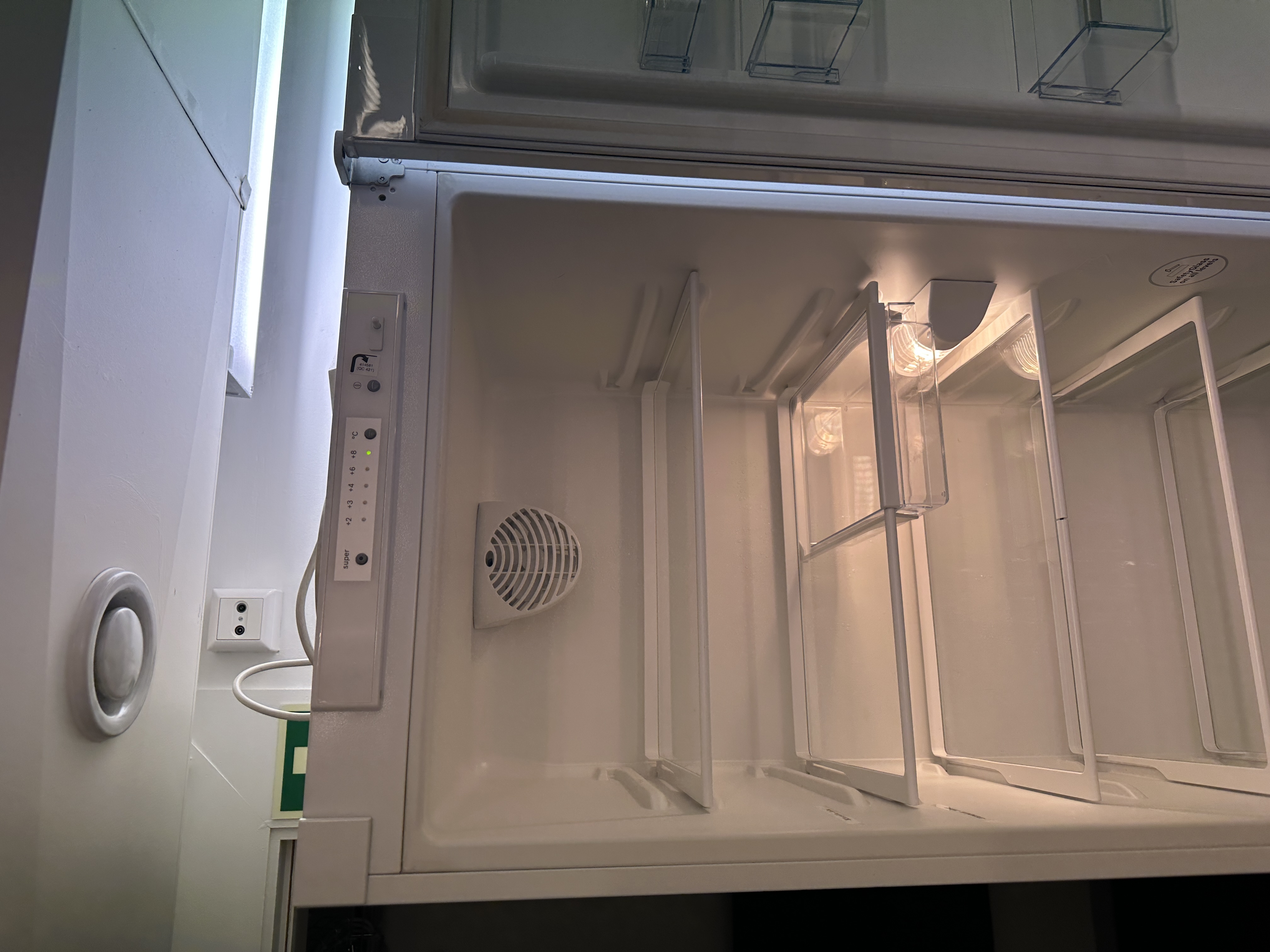 SELT / SOLD Bosch kæliskápur, H186xB60xD60sm. 4