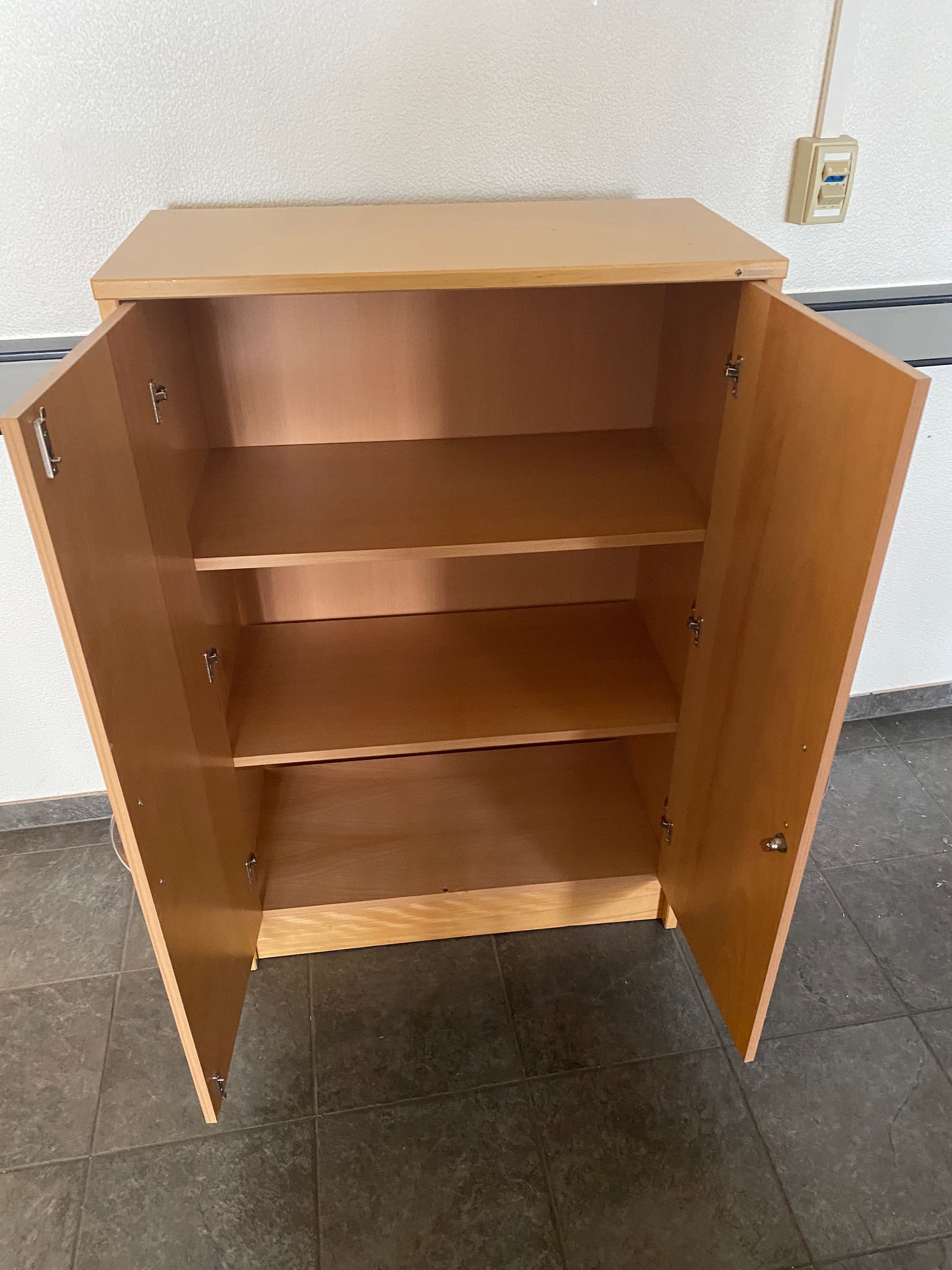 SELT / SOLD Skrifstofuskápur - EG Skrifstofubúnaður 4